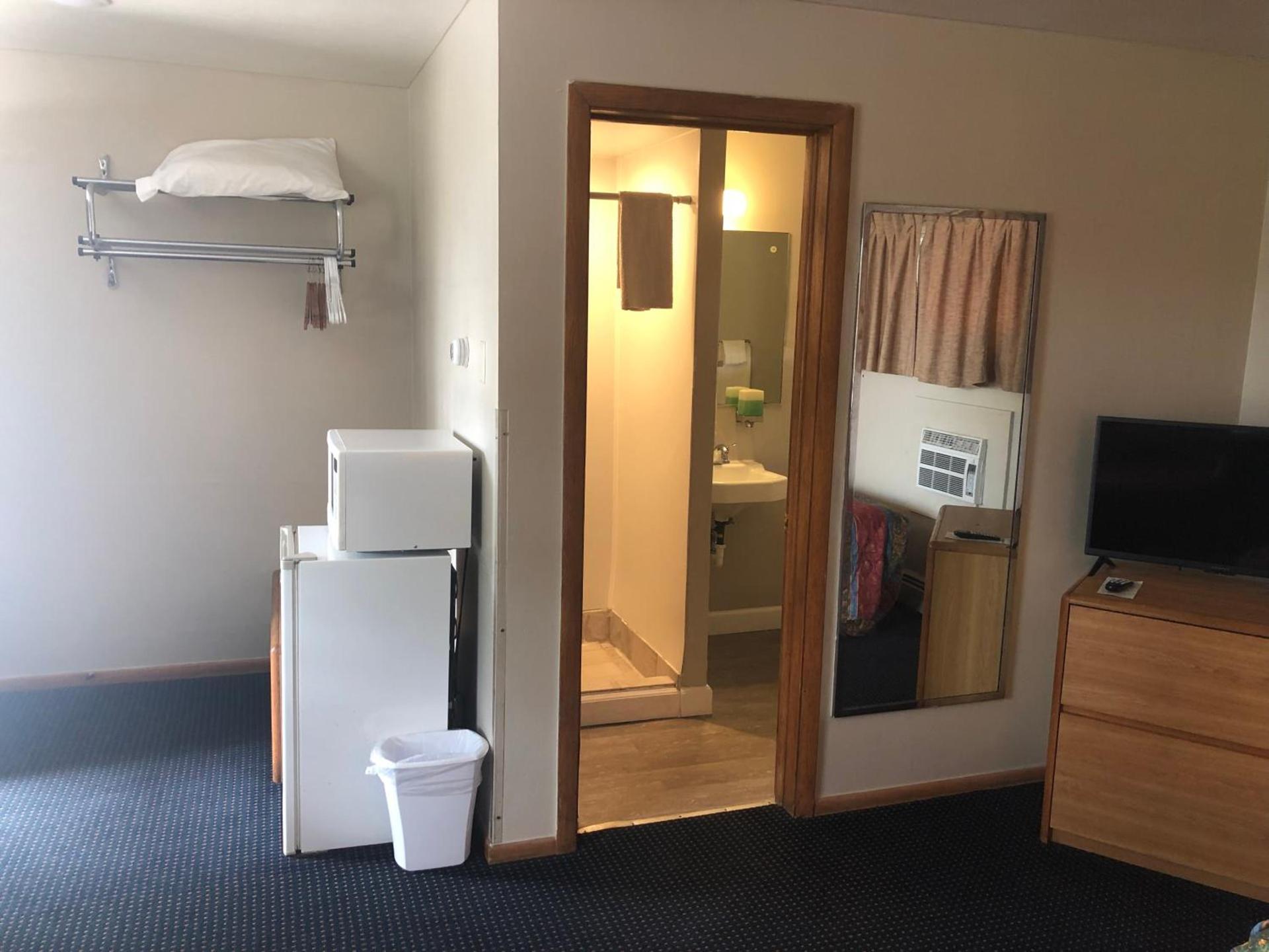 Parkway Motel photo 13