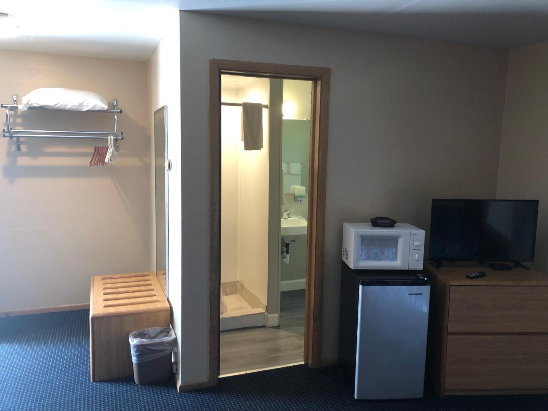 Parkway Motel photo 14