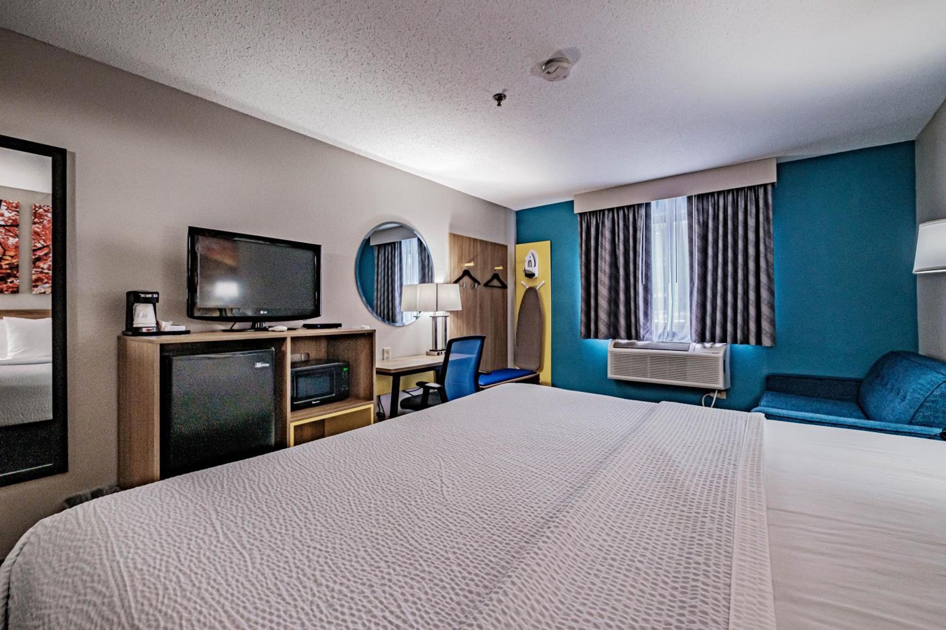 Days Inn by Wyndham Brunswick Bath Area photo 50
