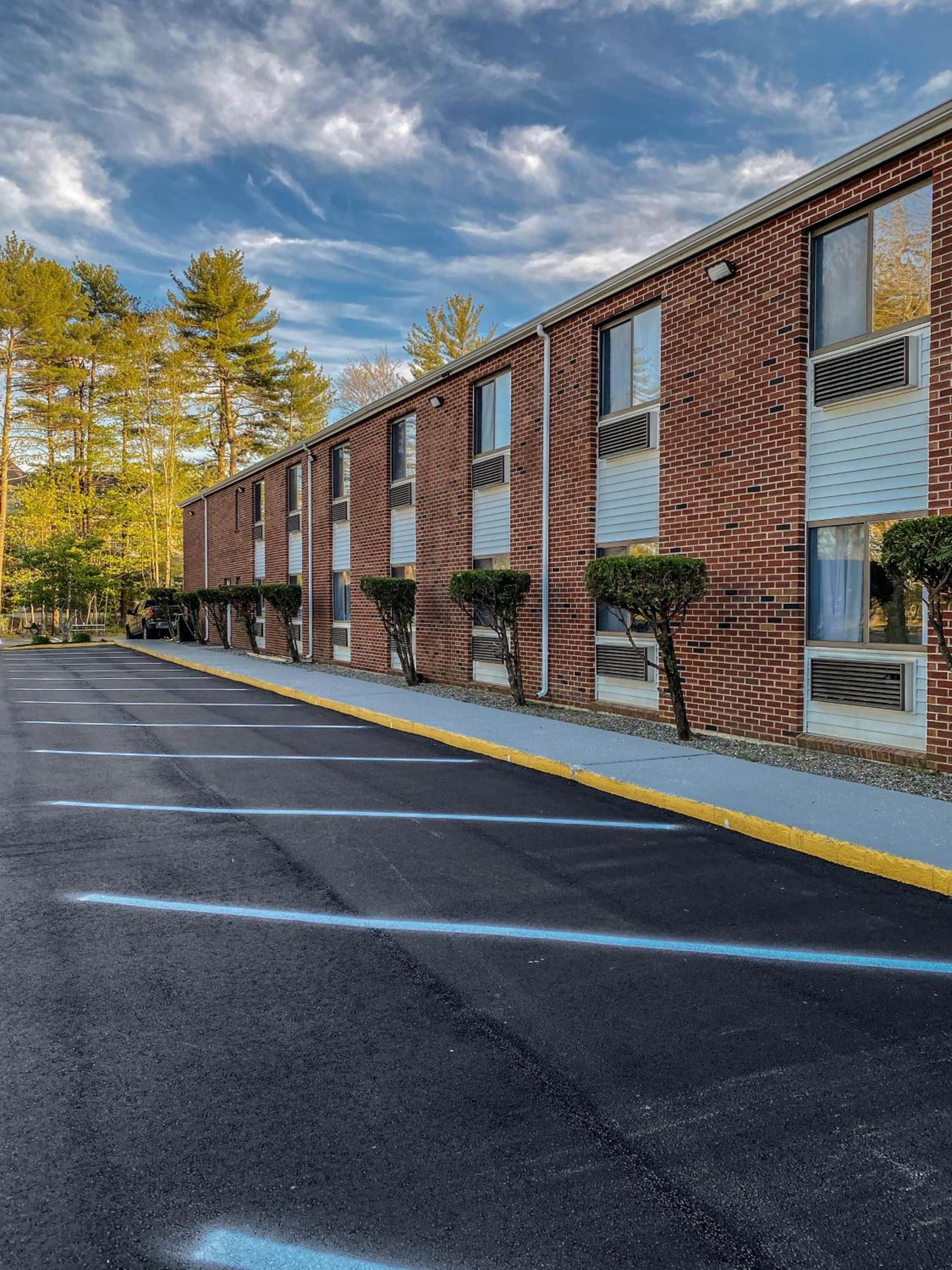 Days Inn by Wyndham Brunswick Bath Area photo 62