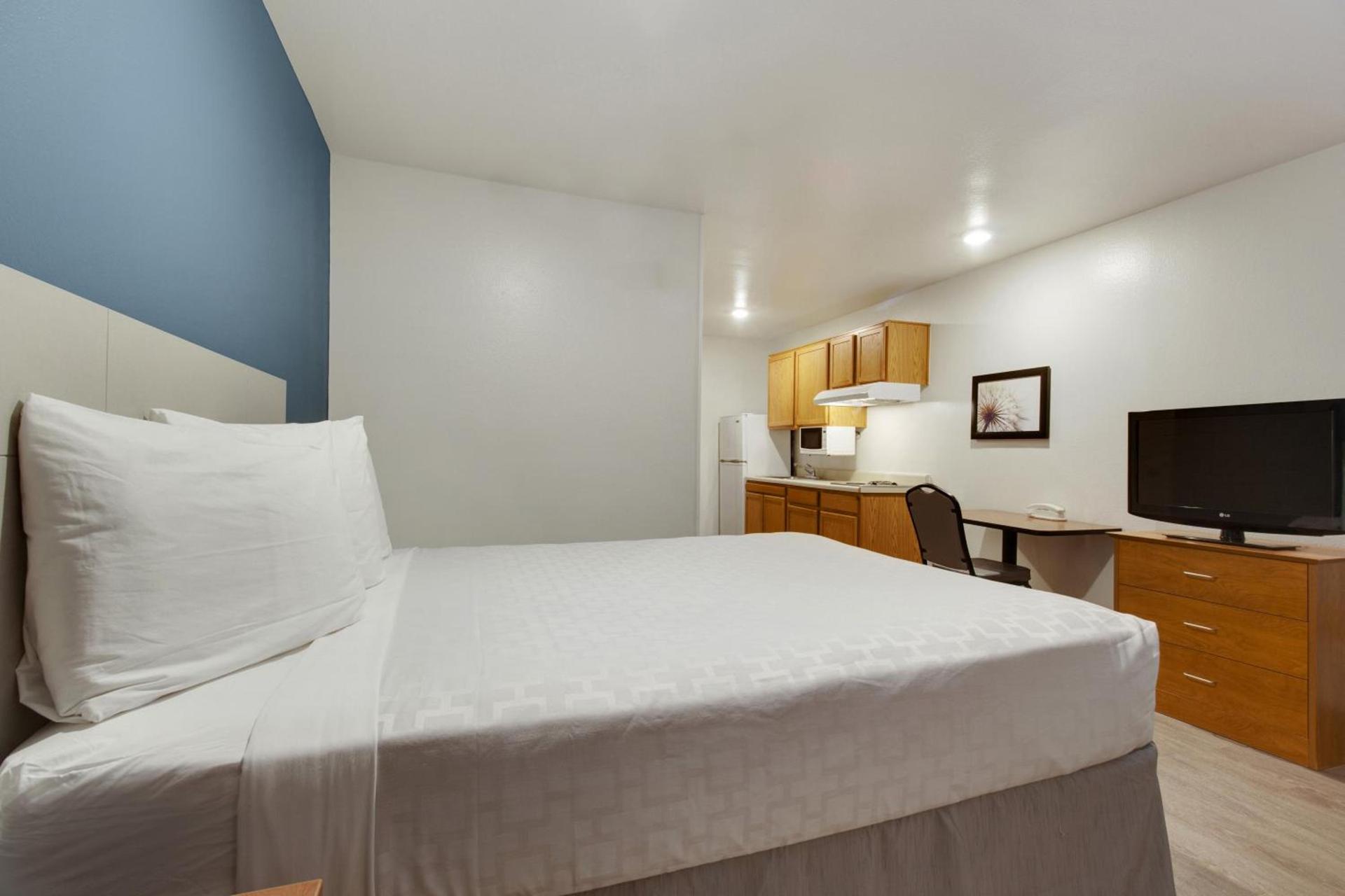 WoodSpring Suites Texas City photo 20