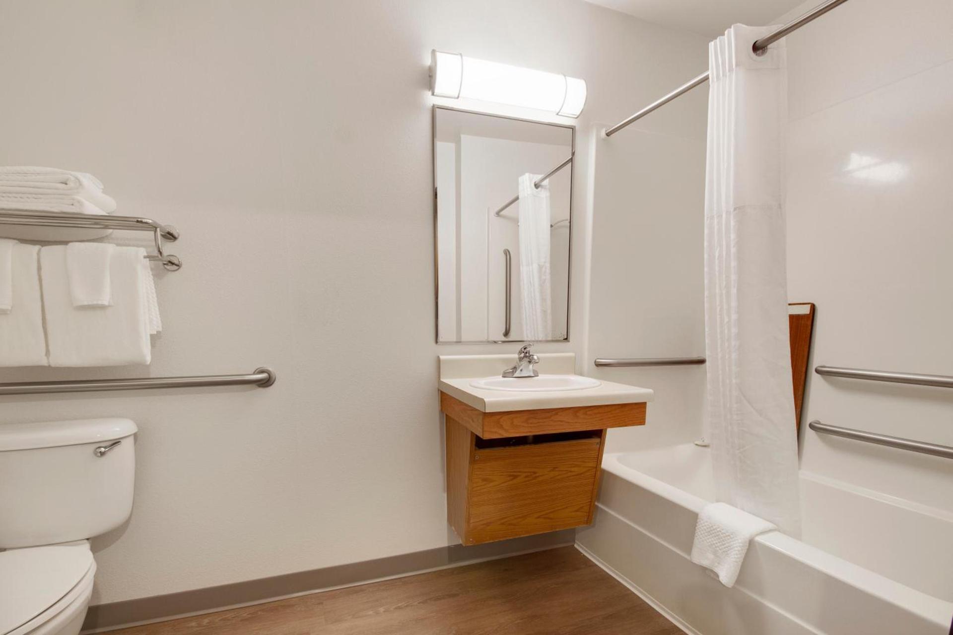 WoodSpring Suites Houston Baytown photo 27