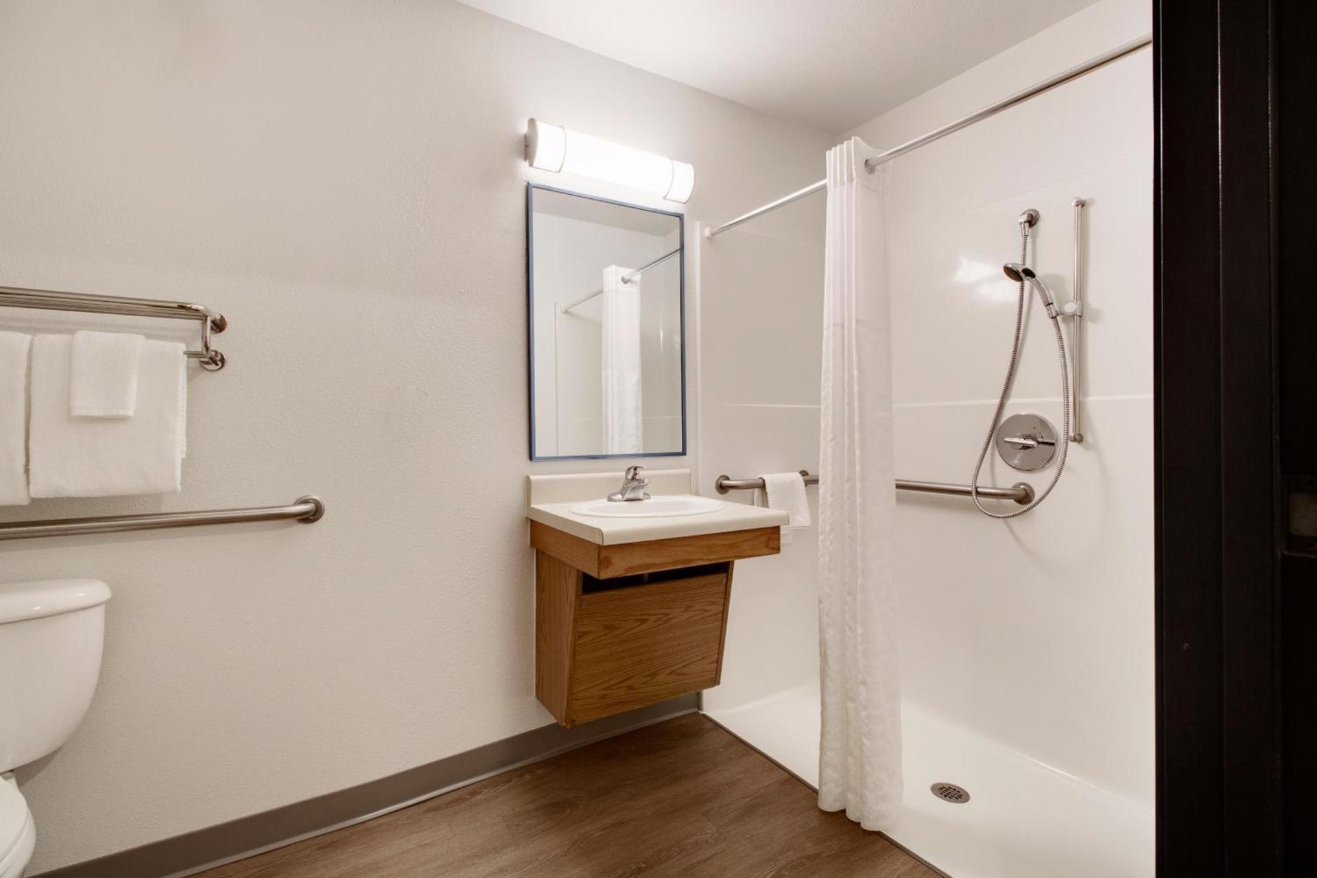 WoodSpring Suites Houston Baytown photo 26
