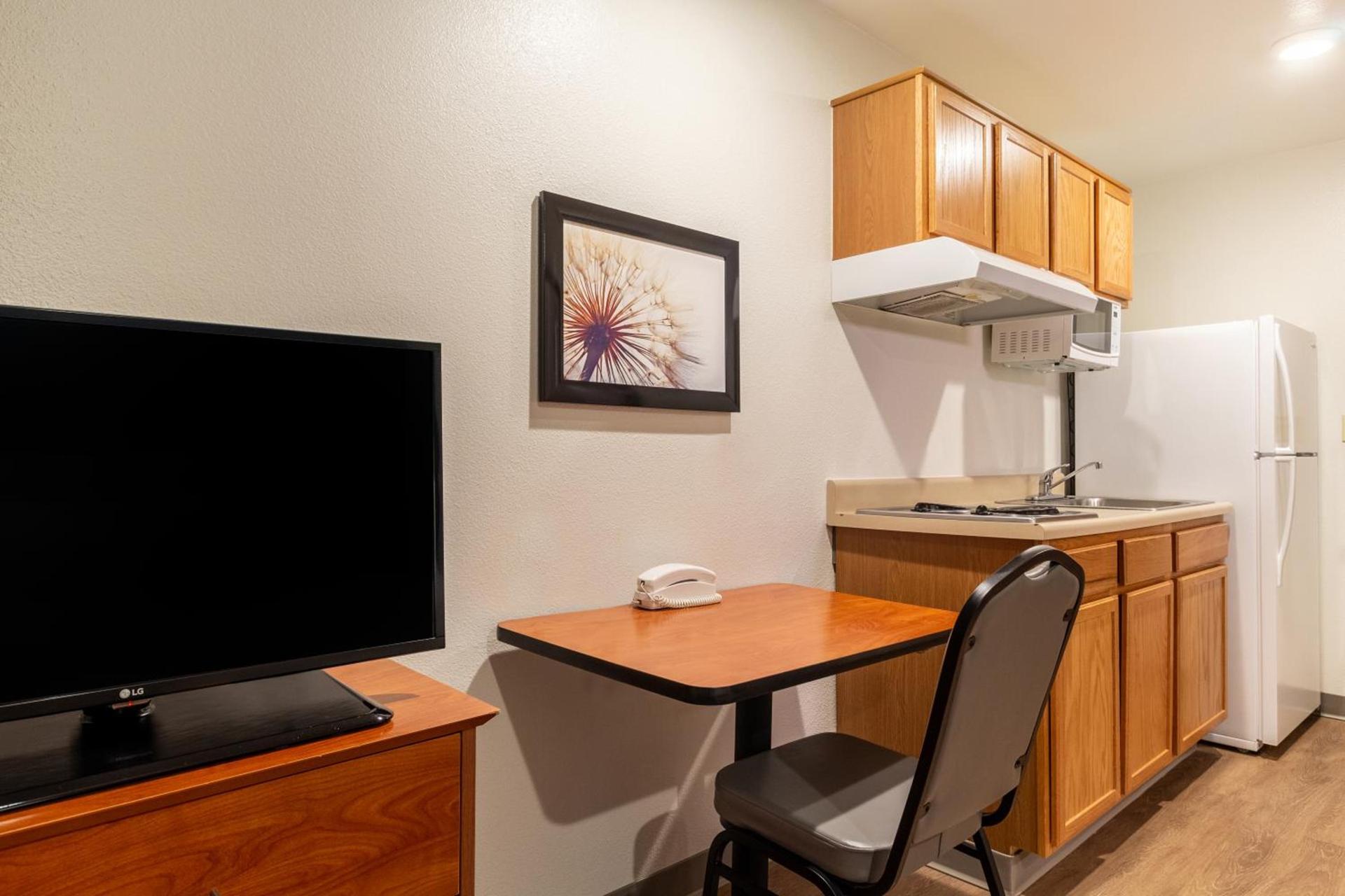 WoodSpring Suites Houston Baytown photo 25
