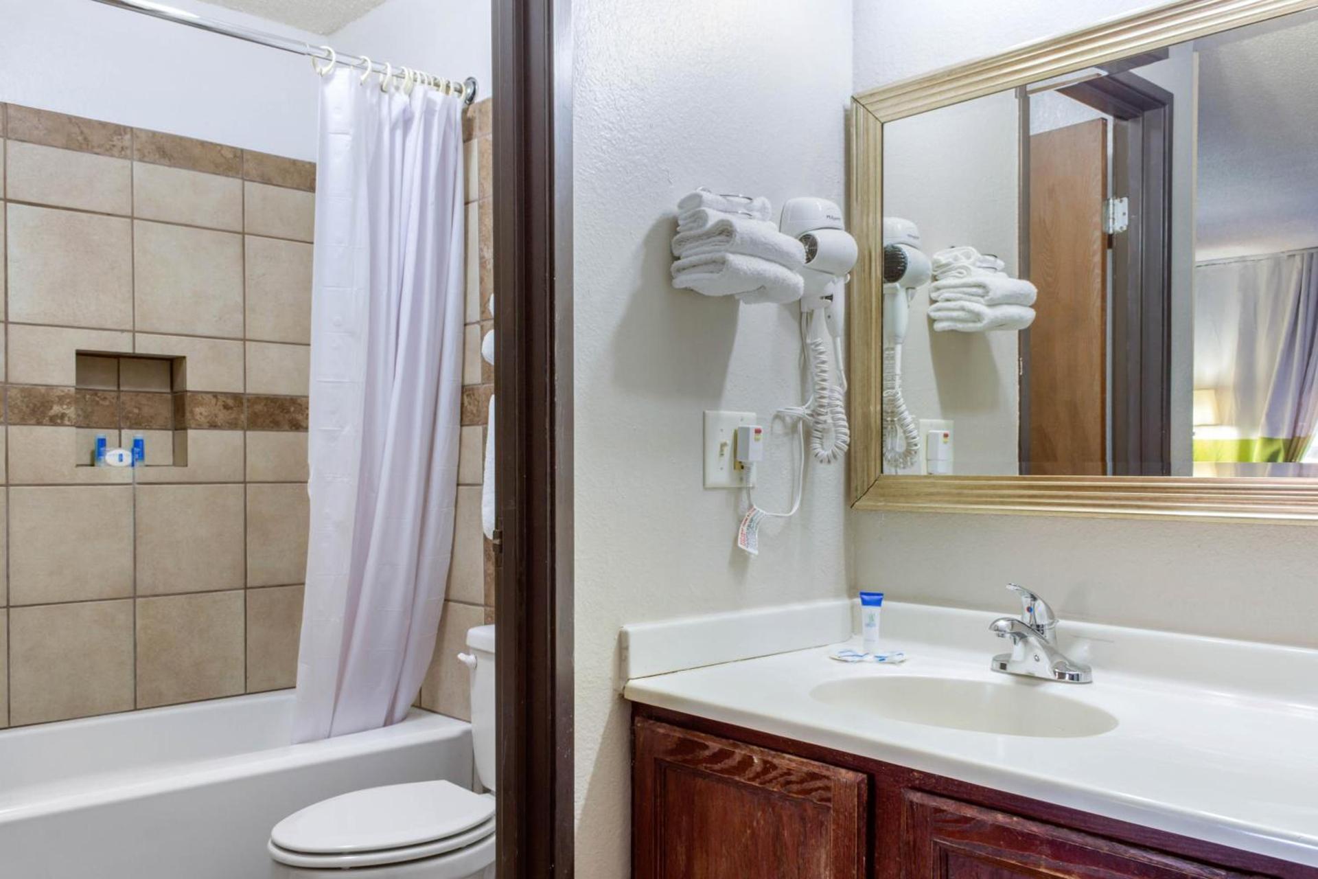Rodeway Inn near Ft Huachuca photo 25