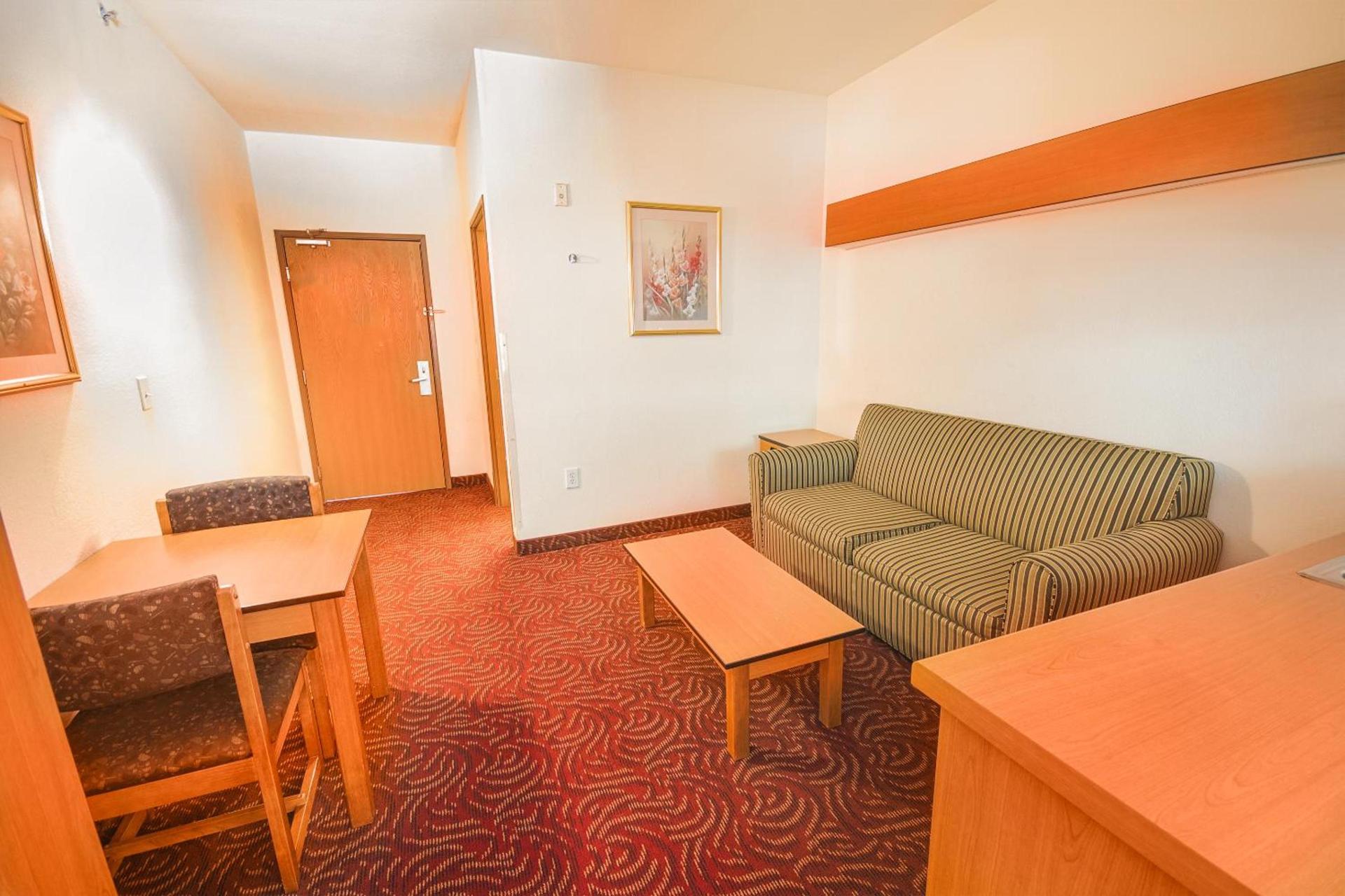 Econo Lodge Inn & Suites Mesquite - Dallas East photo 49