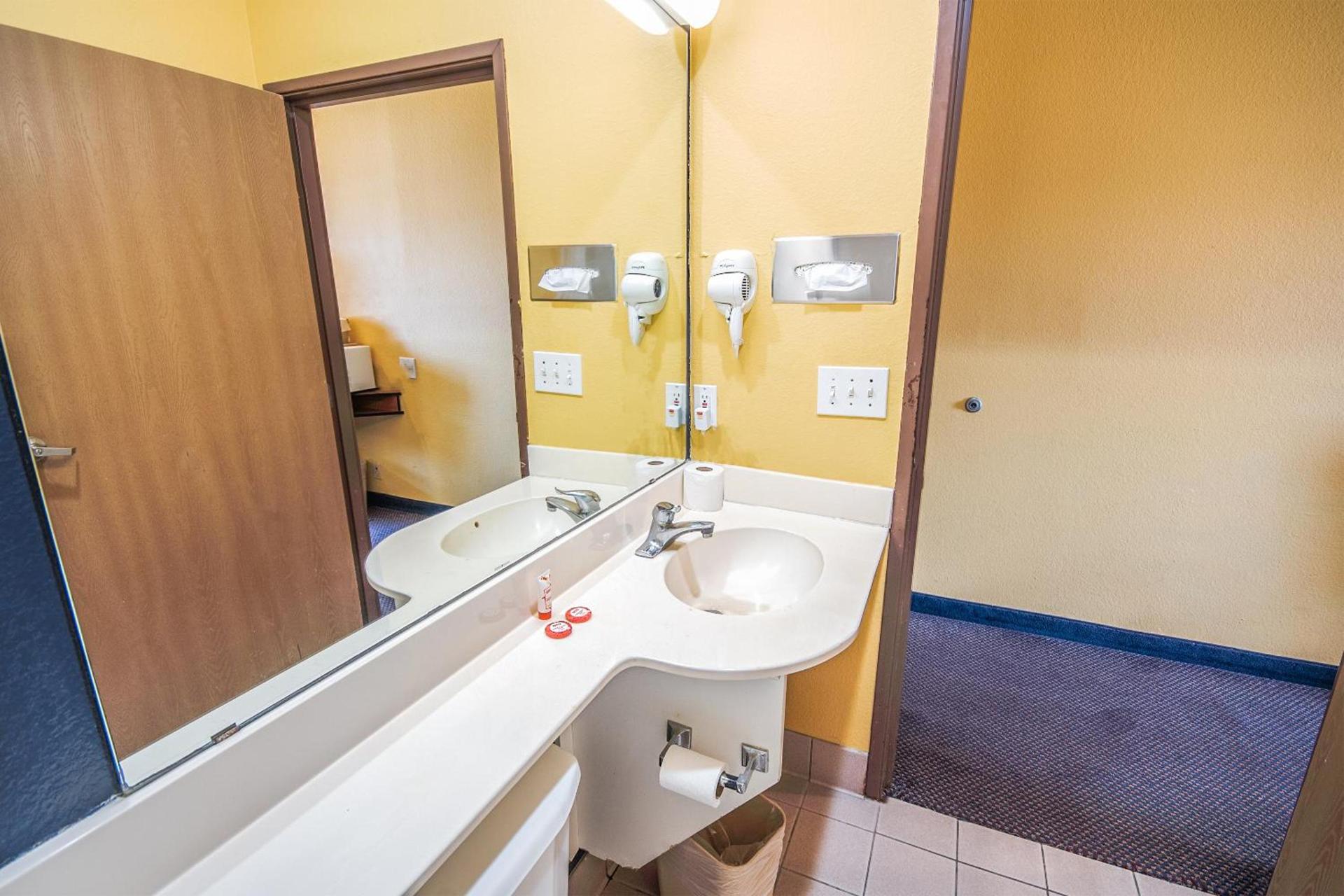 Econo Lodge Inn & Suites Mesquite - Dallas East photo 54