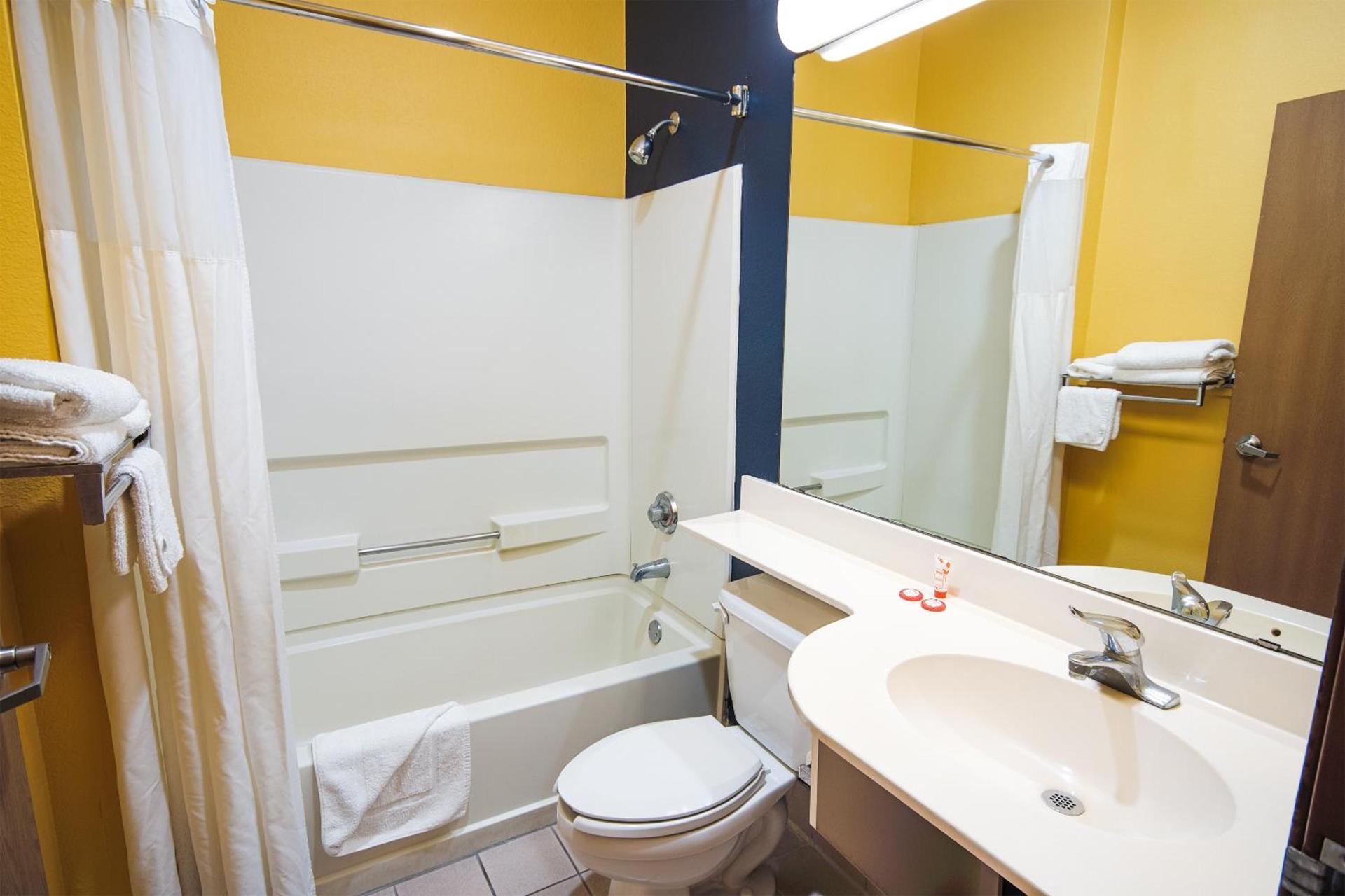 Econo Lodge Inn & Suites Mesquite - Dallas East photo 52