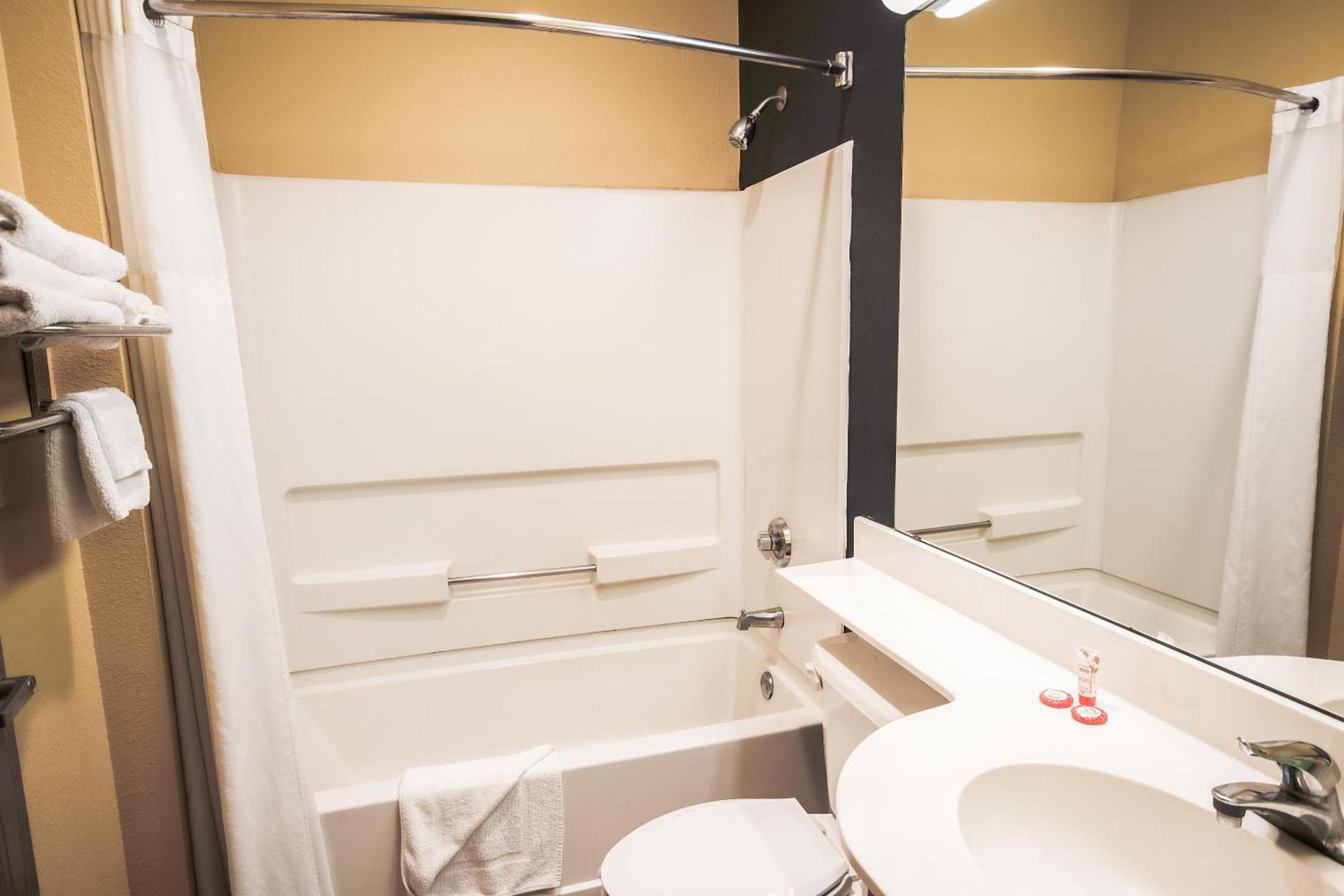 Econo Lodge Inn & Suites Mesquite - Dallas East photo 55