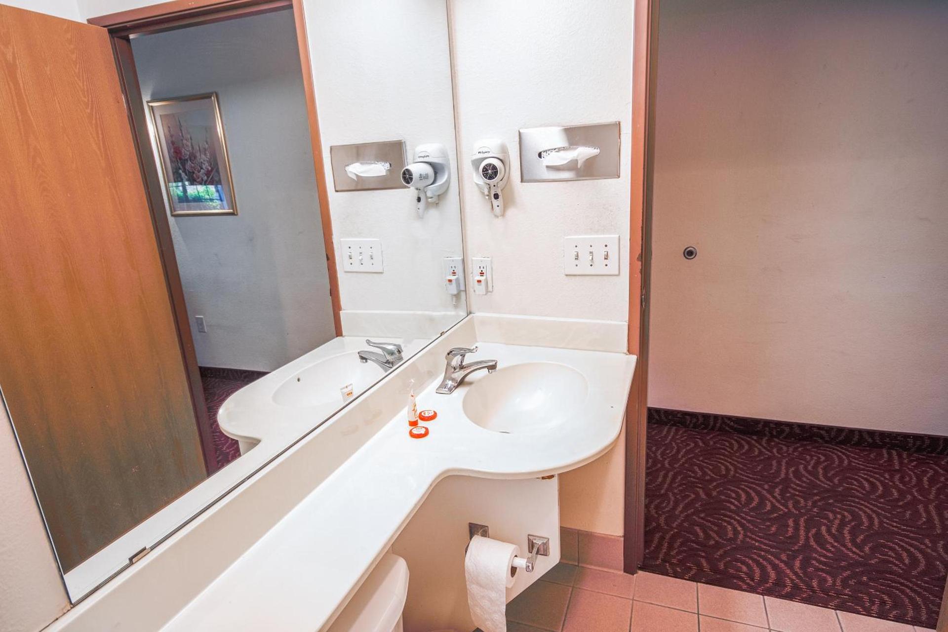 Econo Lodge Inn & Suites Mesquite - Dallas East photo 58