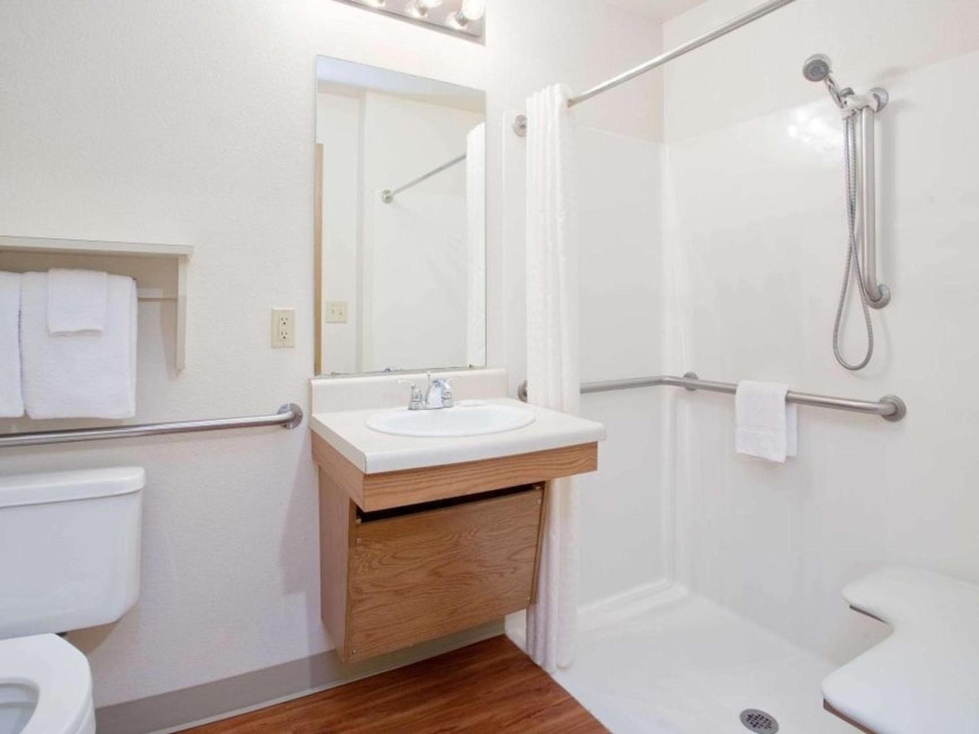 WoodSpring Suites College Station photo 26
