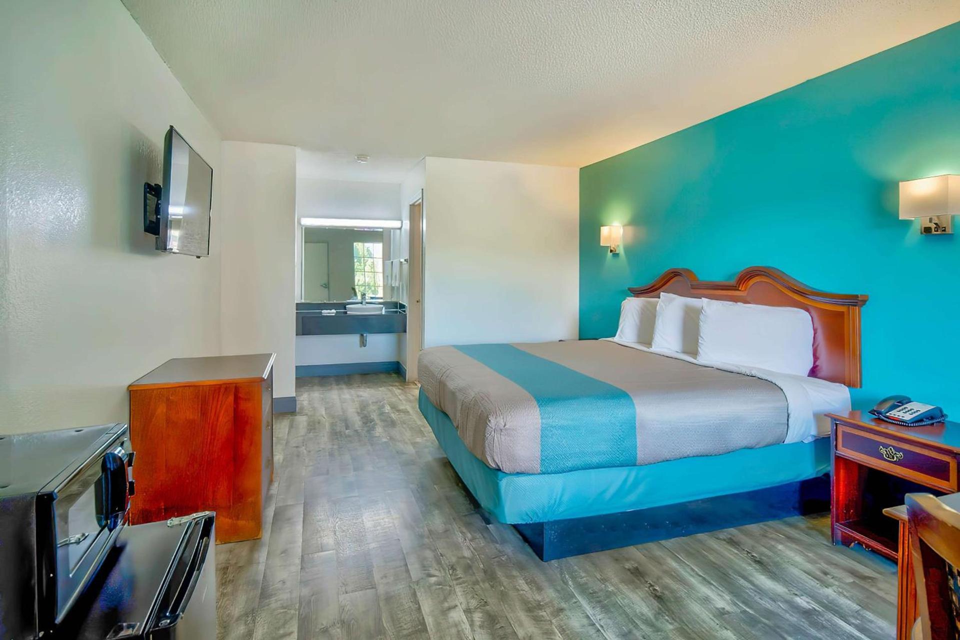 Motel 6-Grand Rivers, KY photo 9