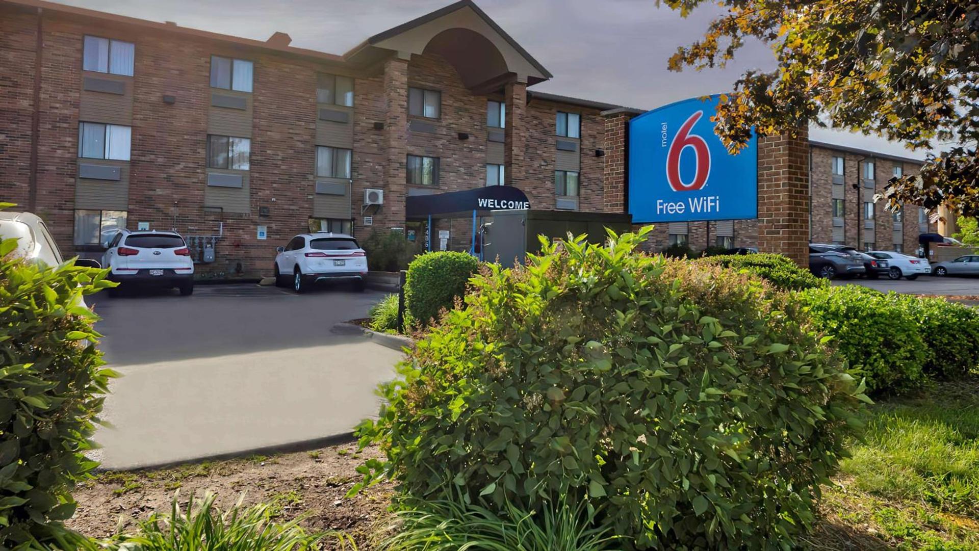 Motel 6-Milwaukee, WI - Glendale photo 1