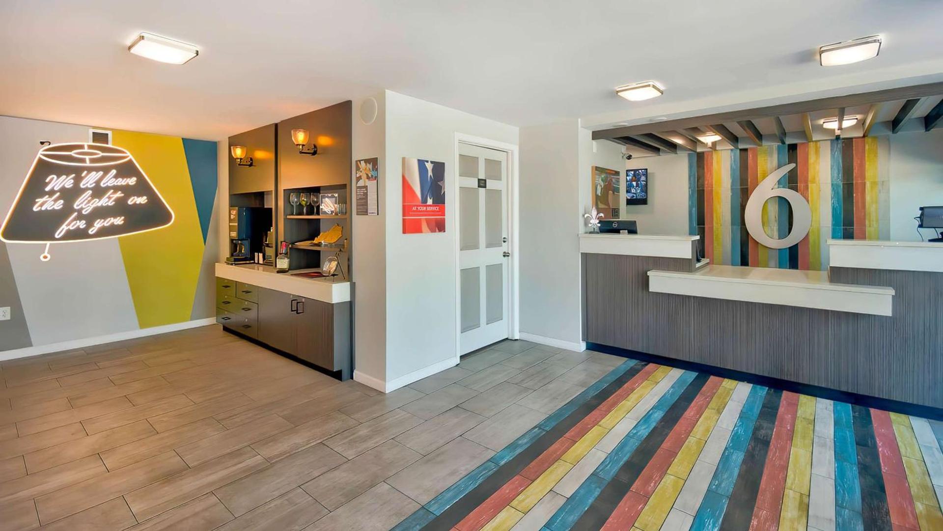 Motel 6 Louisville, Ky- Airport/ Fair Expo photo 17