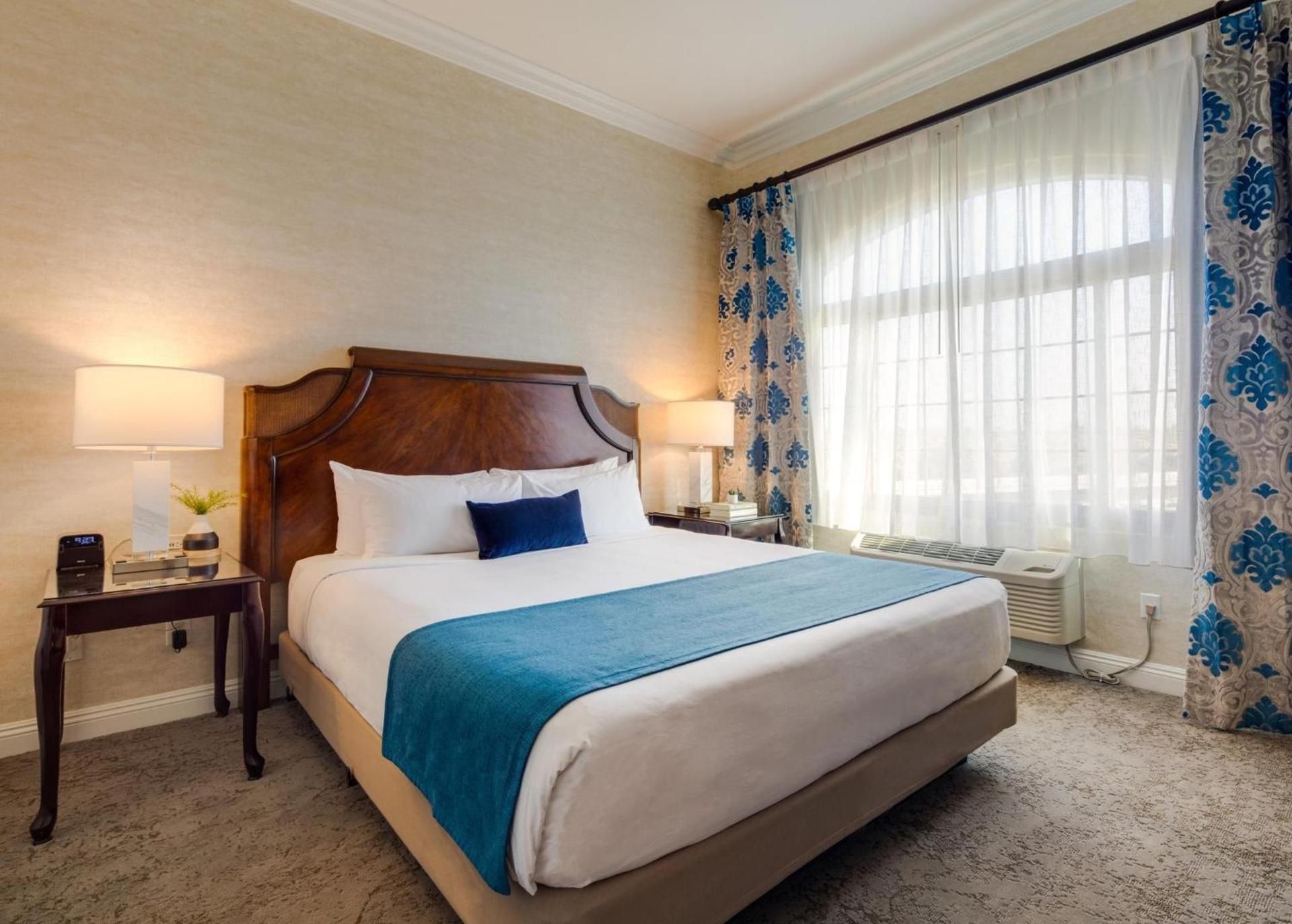 Ayres Suites Diamond Bar photo 16