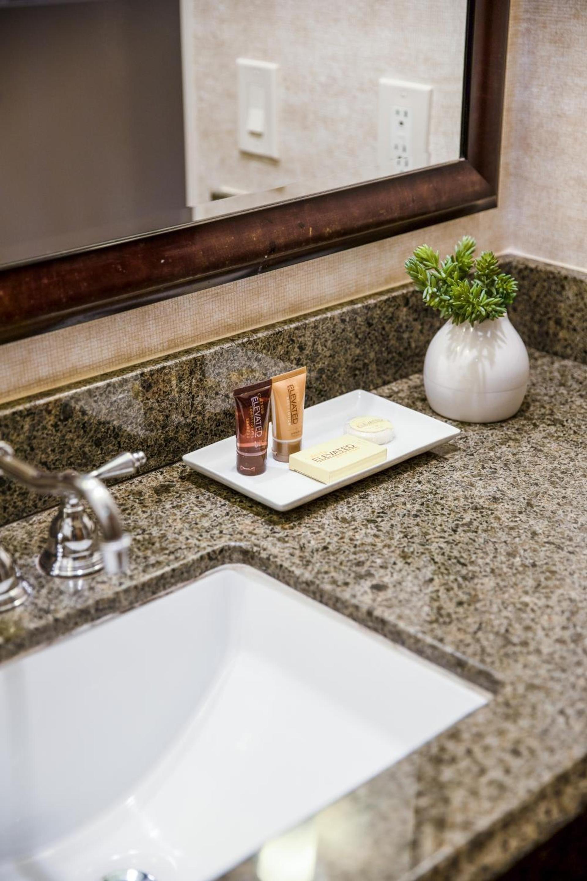 Ayres Suites Diamond Bar photo 27