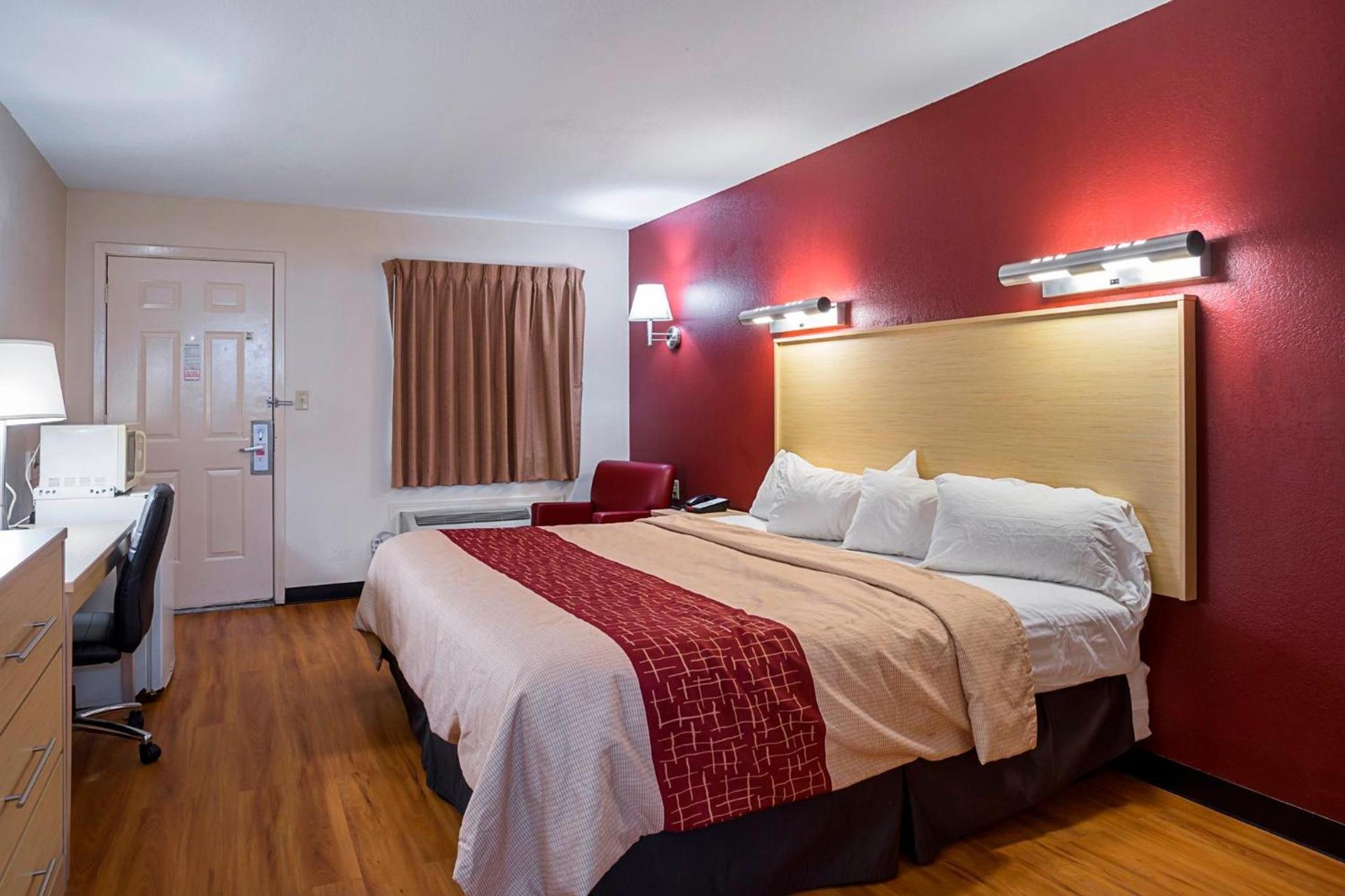 Red Roof Inn West Memphis, AR photo 16