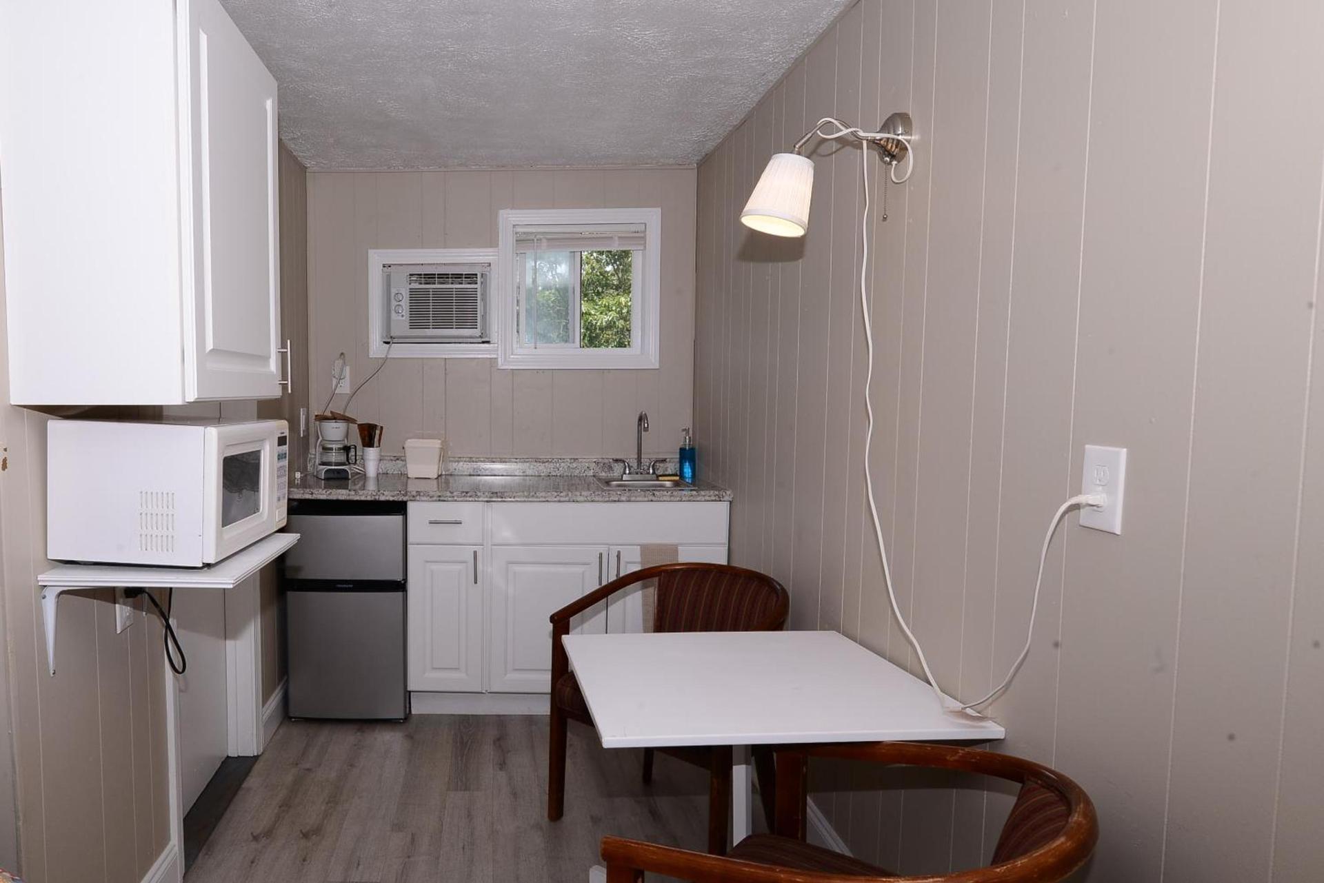 Island View Motel photo 47