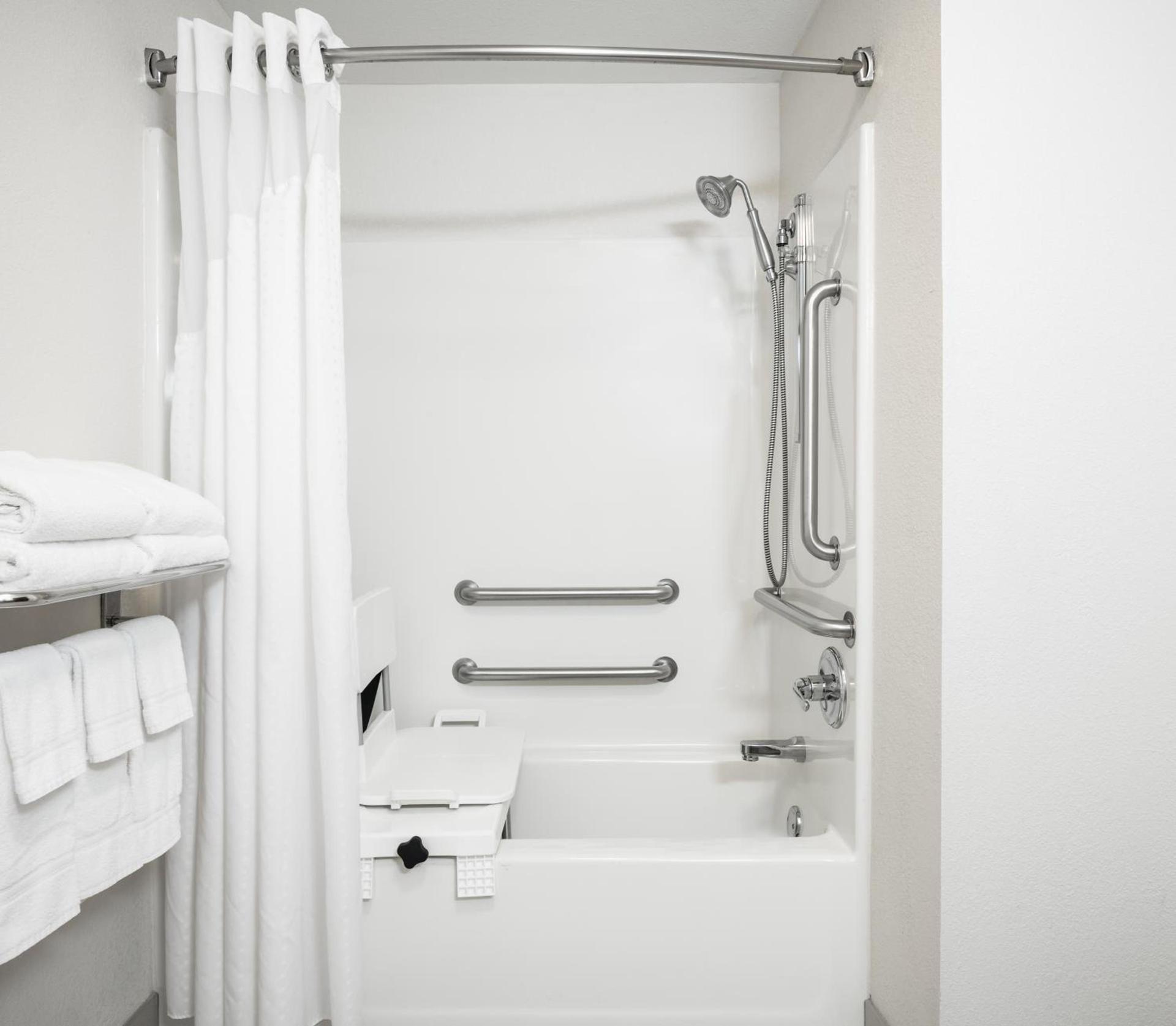 Holiday Inn Express & Suites Clinton by IHG photo 6