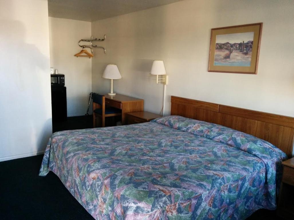 Economy Inn Safford photo 12