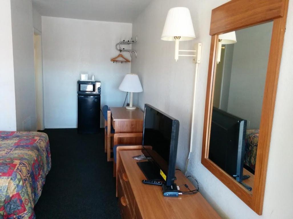 Economy Inn Safford photo 9