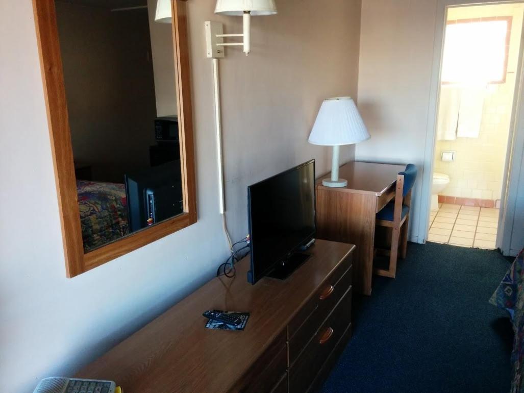 Economy Inn Safford photo 13