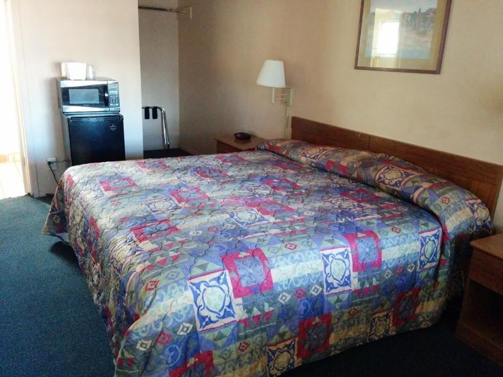 Economy Inn Safford photo 10