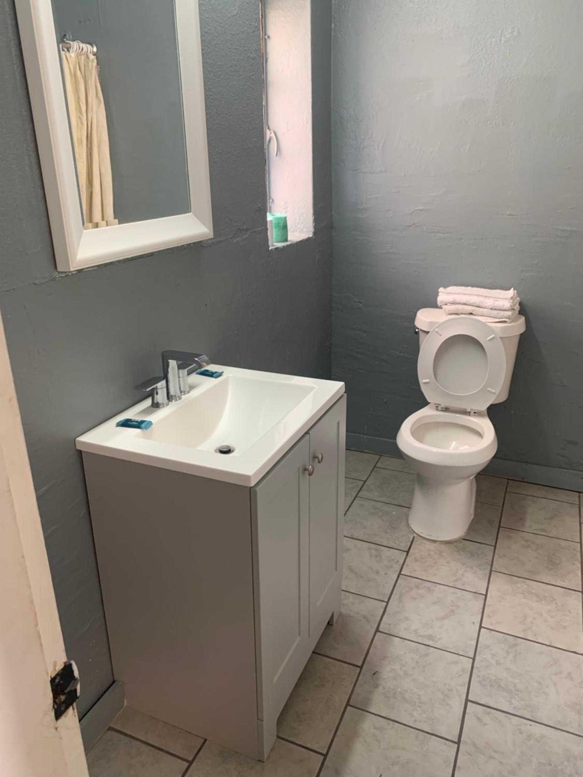 Economy Inn photo 2