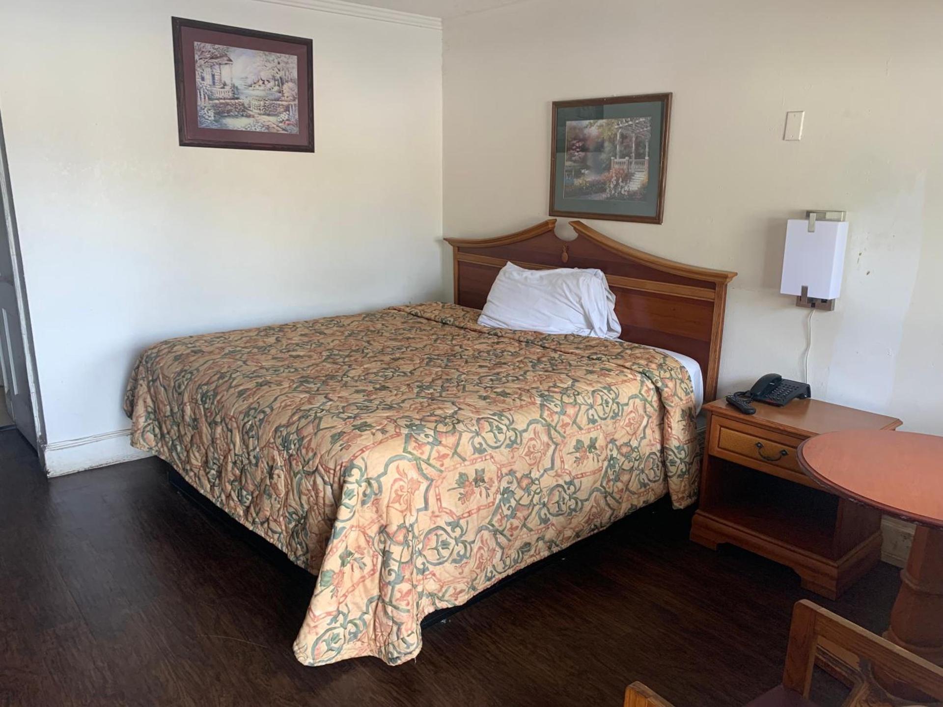 Economy Inn photo 4