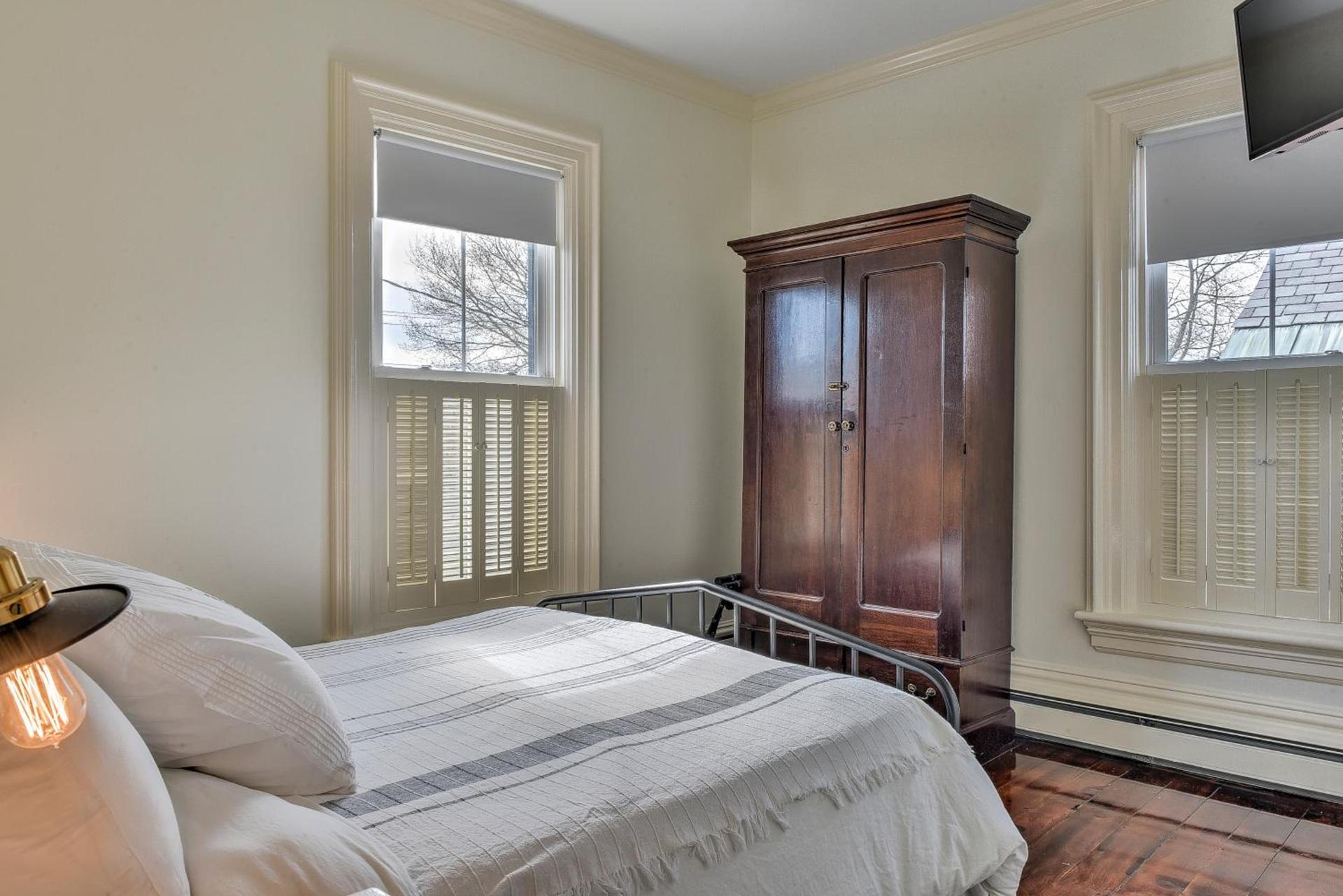 The Burrell House photo 26