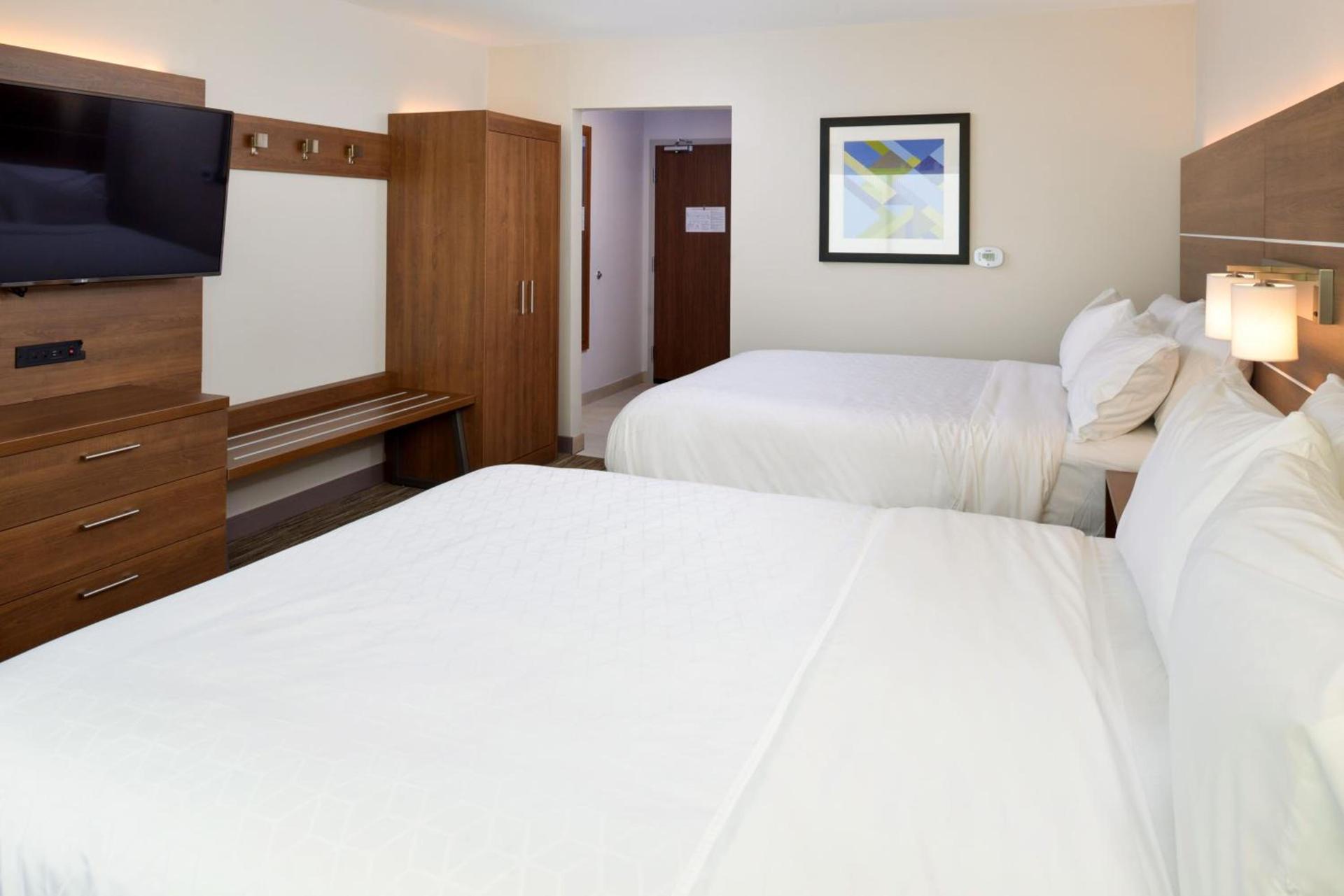 Holiday Inn Express & Suites - Ottumwa by IHG photo 12
