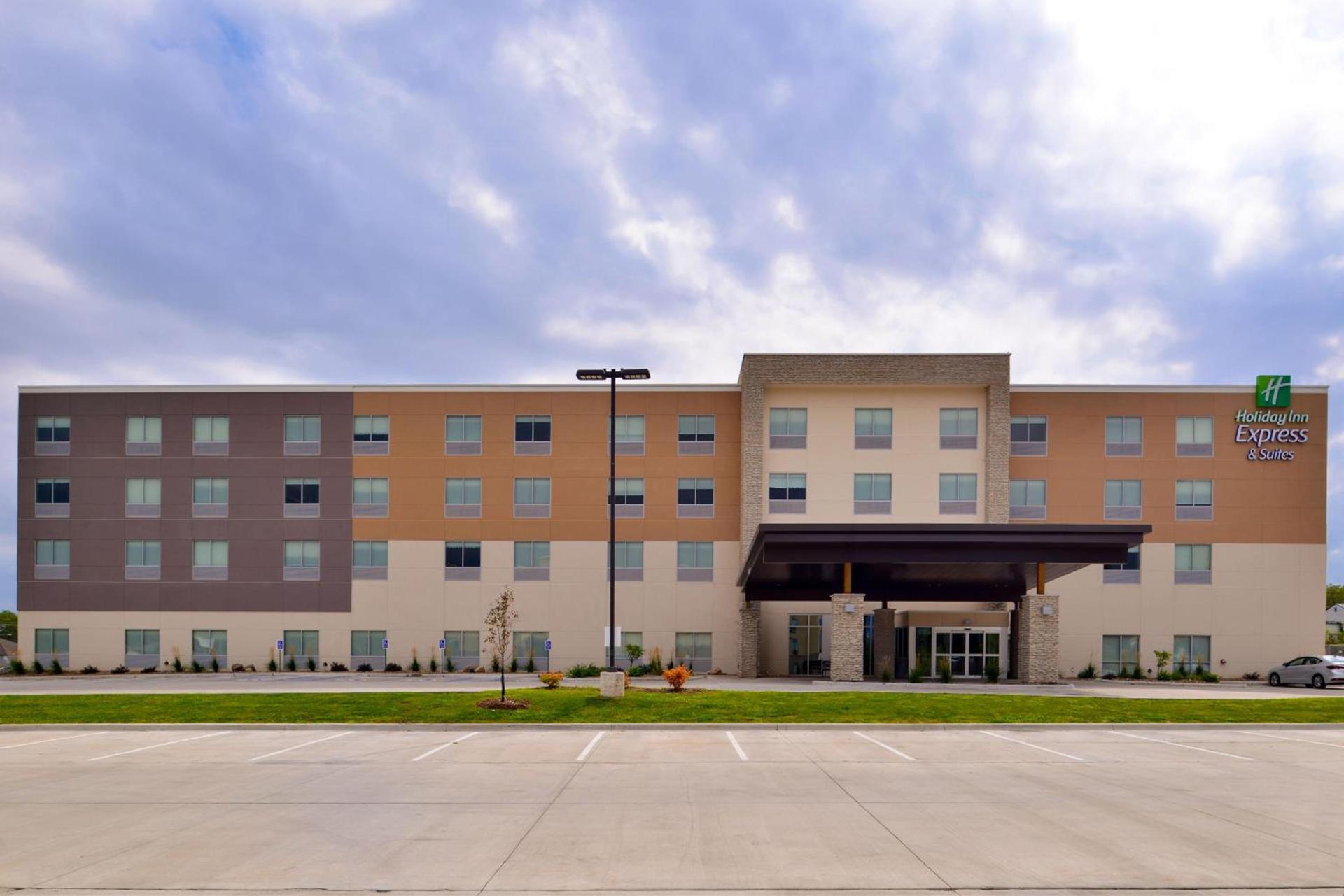 Holiday Inn Express & Suites - Ottumwa by IHG photo 14