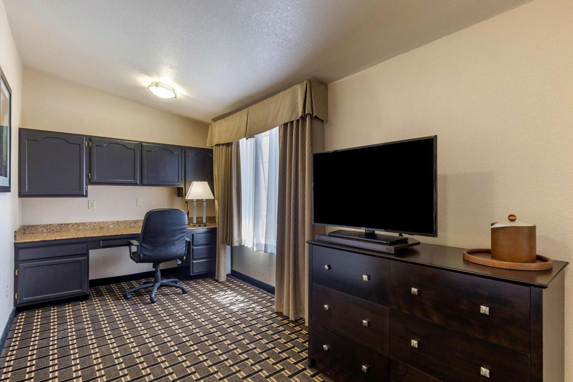 Best Western Plus Las Vegas West photo 32