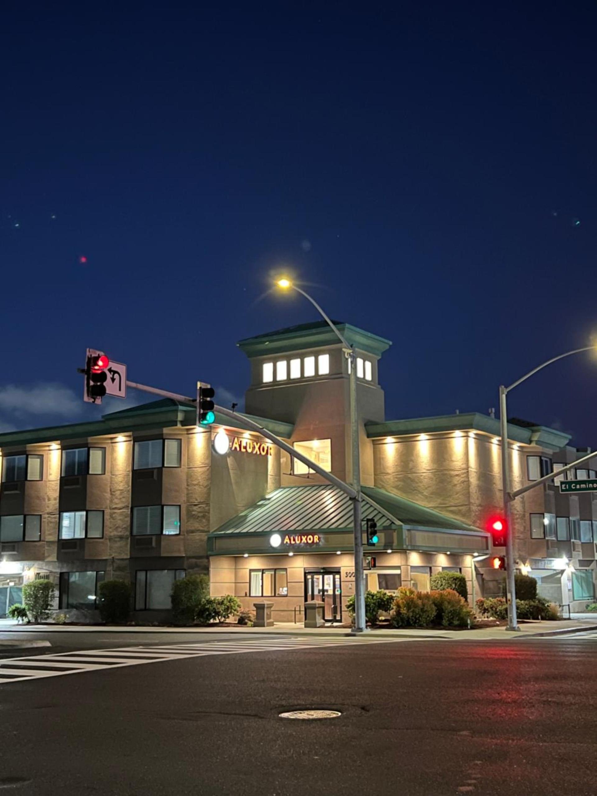Hotel Aluxor SFO, Shuttle Service — hotel in San Bruno