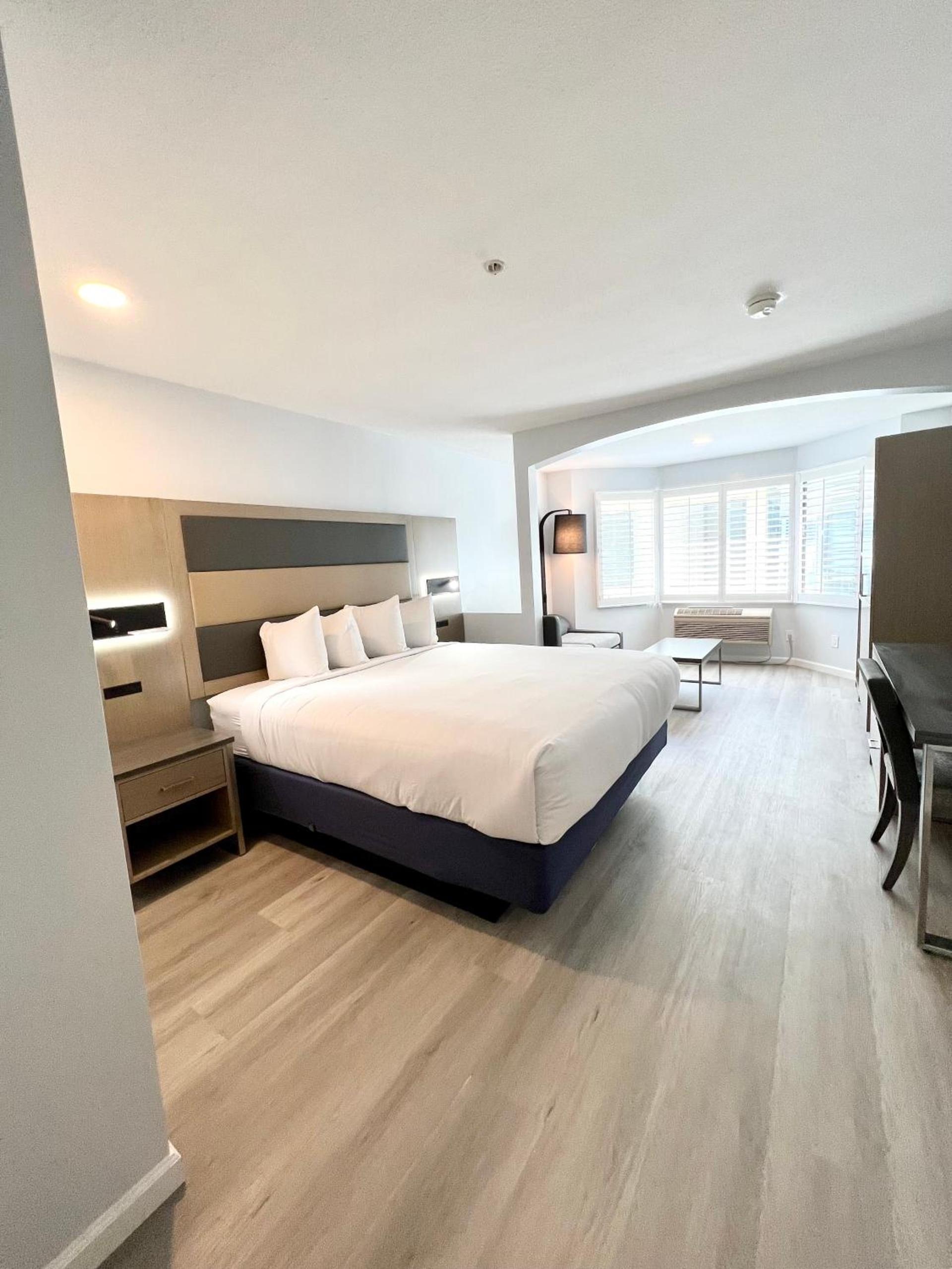 Hotel Aluxor SFO, Shuttle Service photo 9