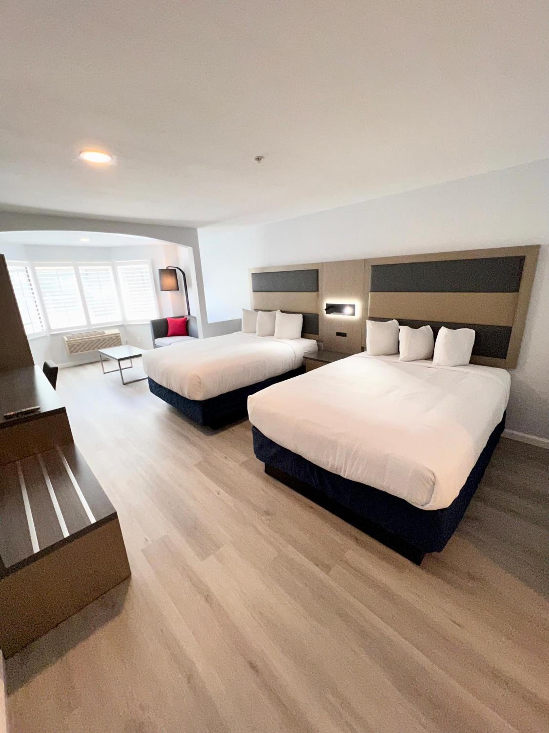 Hotel Aluxor SFO, Shuttle Service photo 10