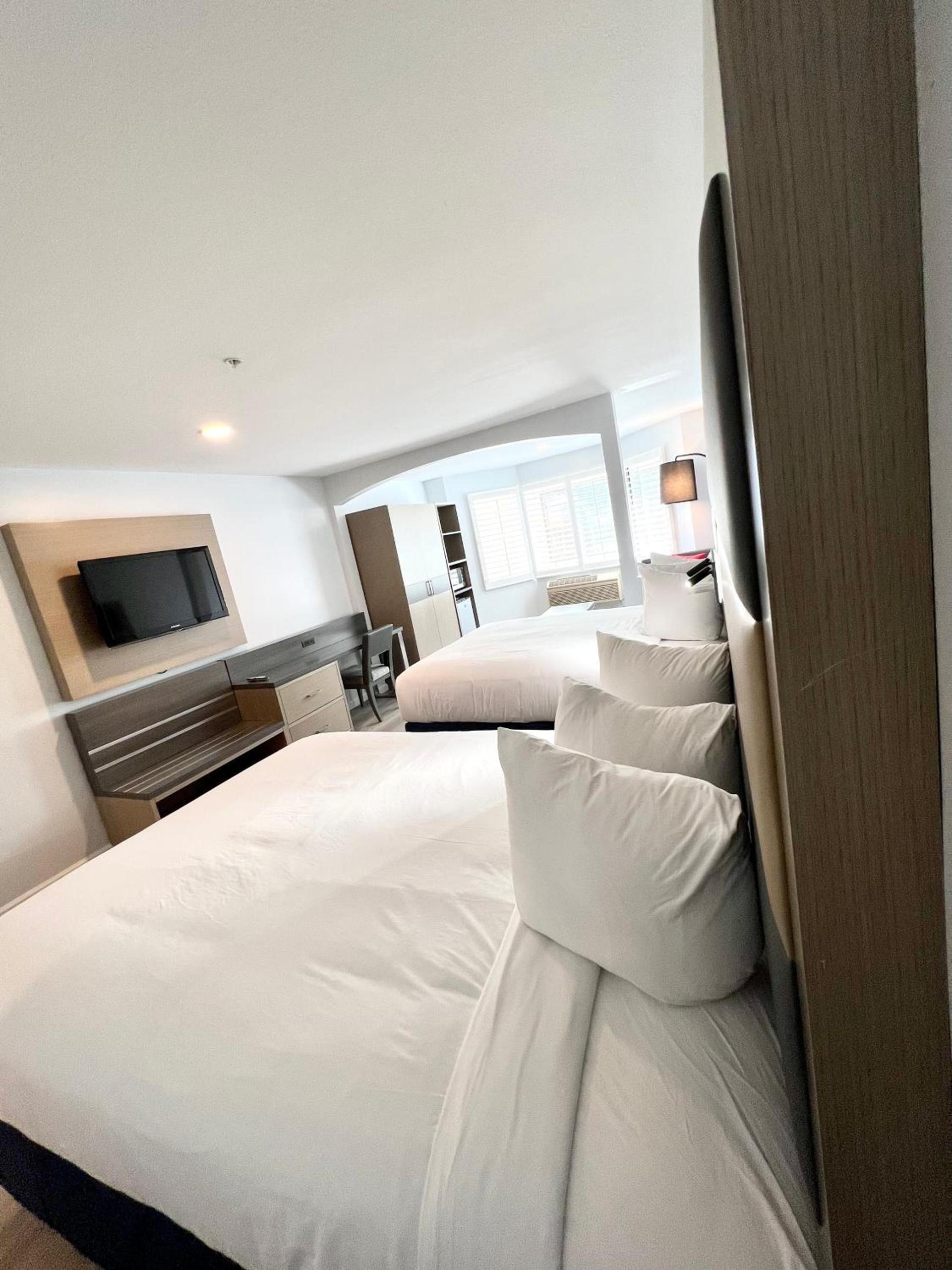Hotel Aluxor SFO, Shuttle Service photo 8