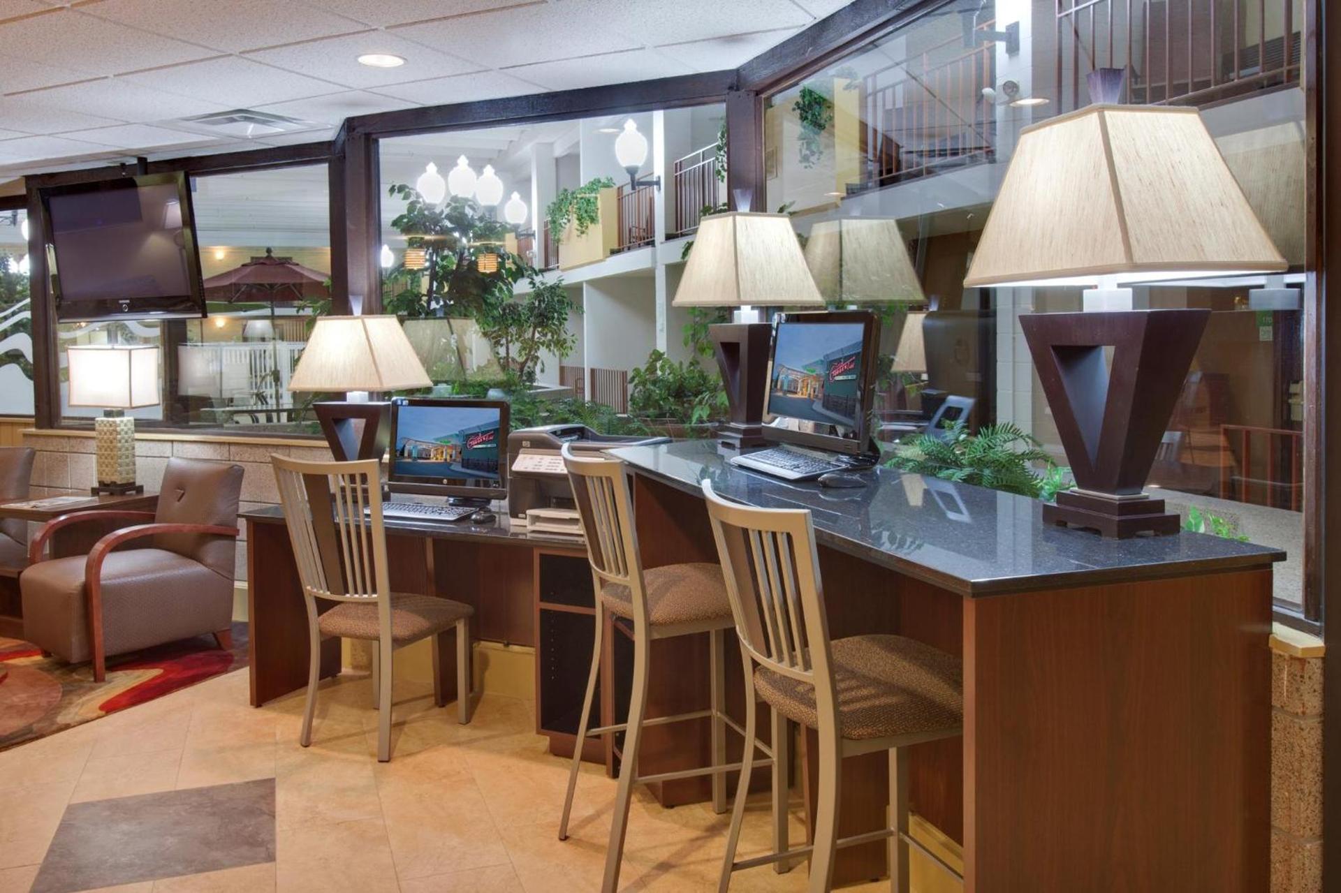 DoubleTree by Hilton Austin, MN photo 51