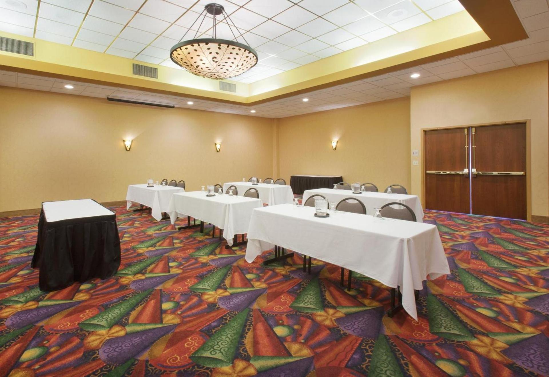DoubleTree by Hilton Austin, MN photo 50