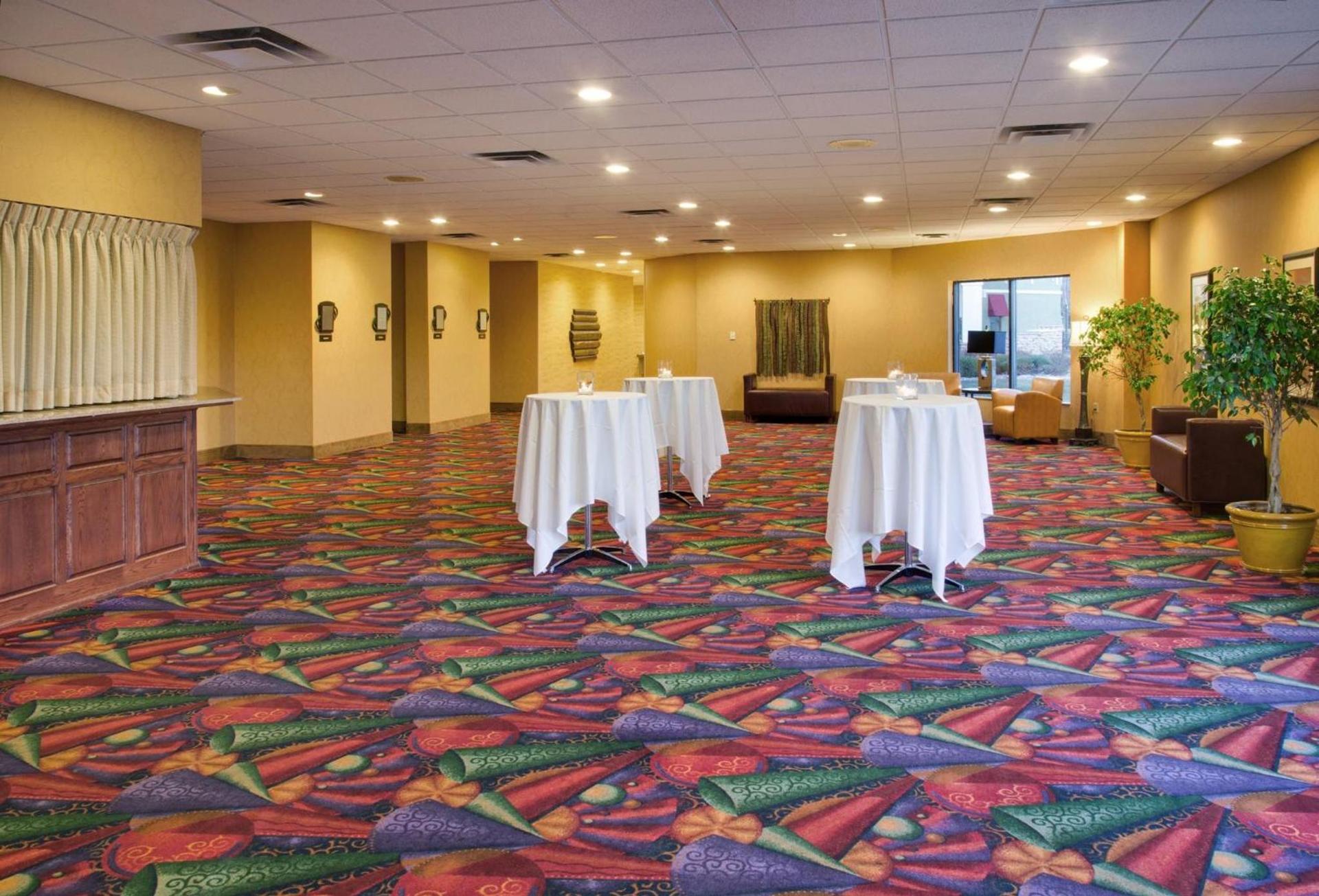 DoubleTree by Hilton Austin, MN photo 52