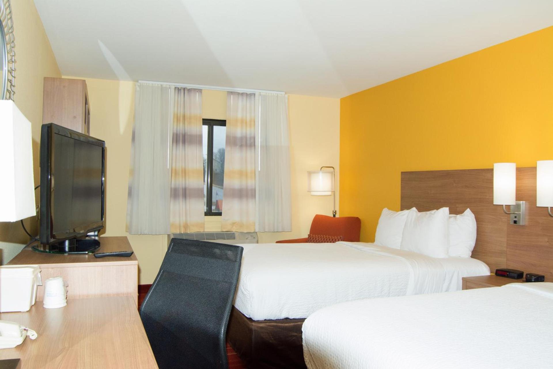 Days Inn by Wyndham Marquette photo 3
