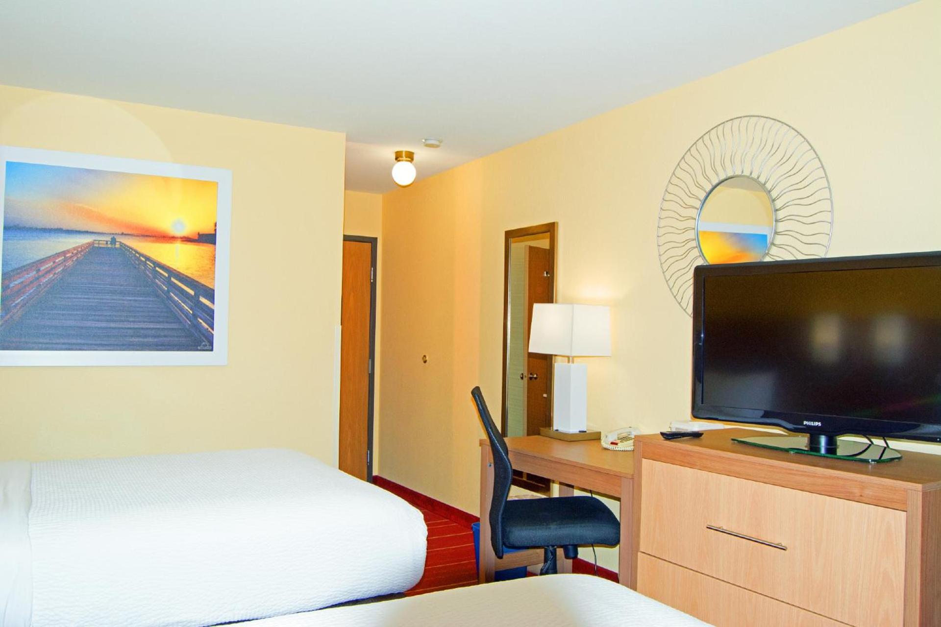 Days Inn by Wyndham Marquette photo 86