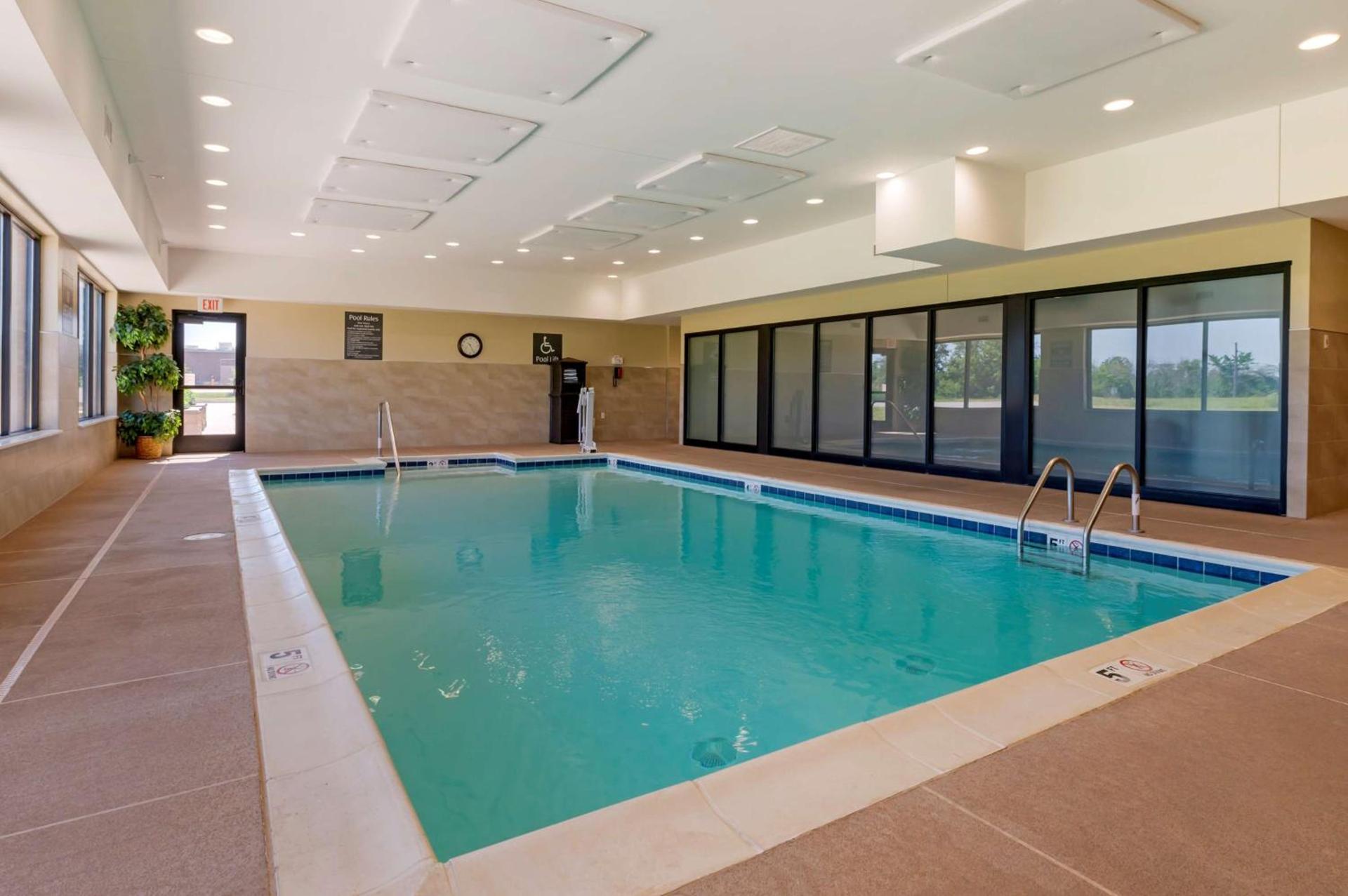 Best Western Plus Centralia Hotel & Suites photo 2