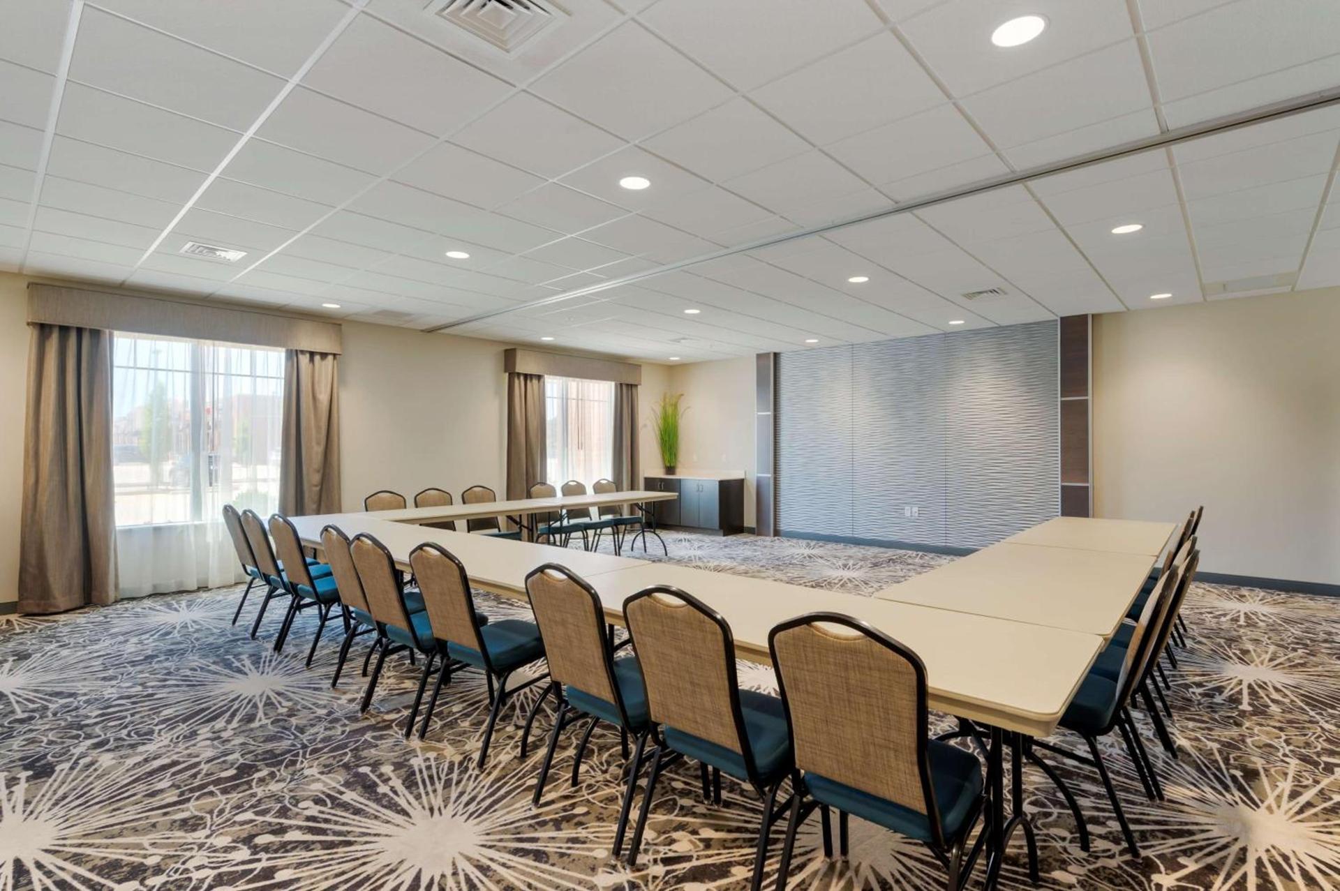 Best Western Plus Centralia Hotel & Suites photo 17