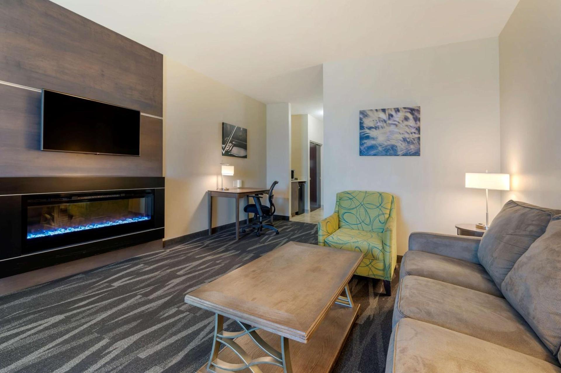 Best Western Plus Centralia Hotel & Suites photo 28