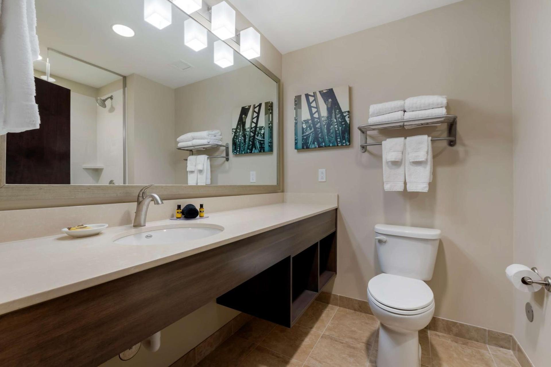 Best Western Plus Centralia Hotel & Suites photo 35