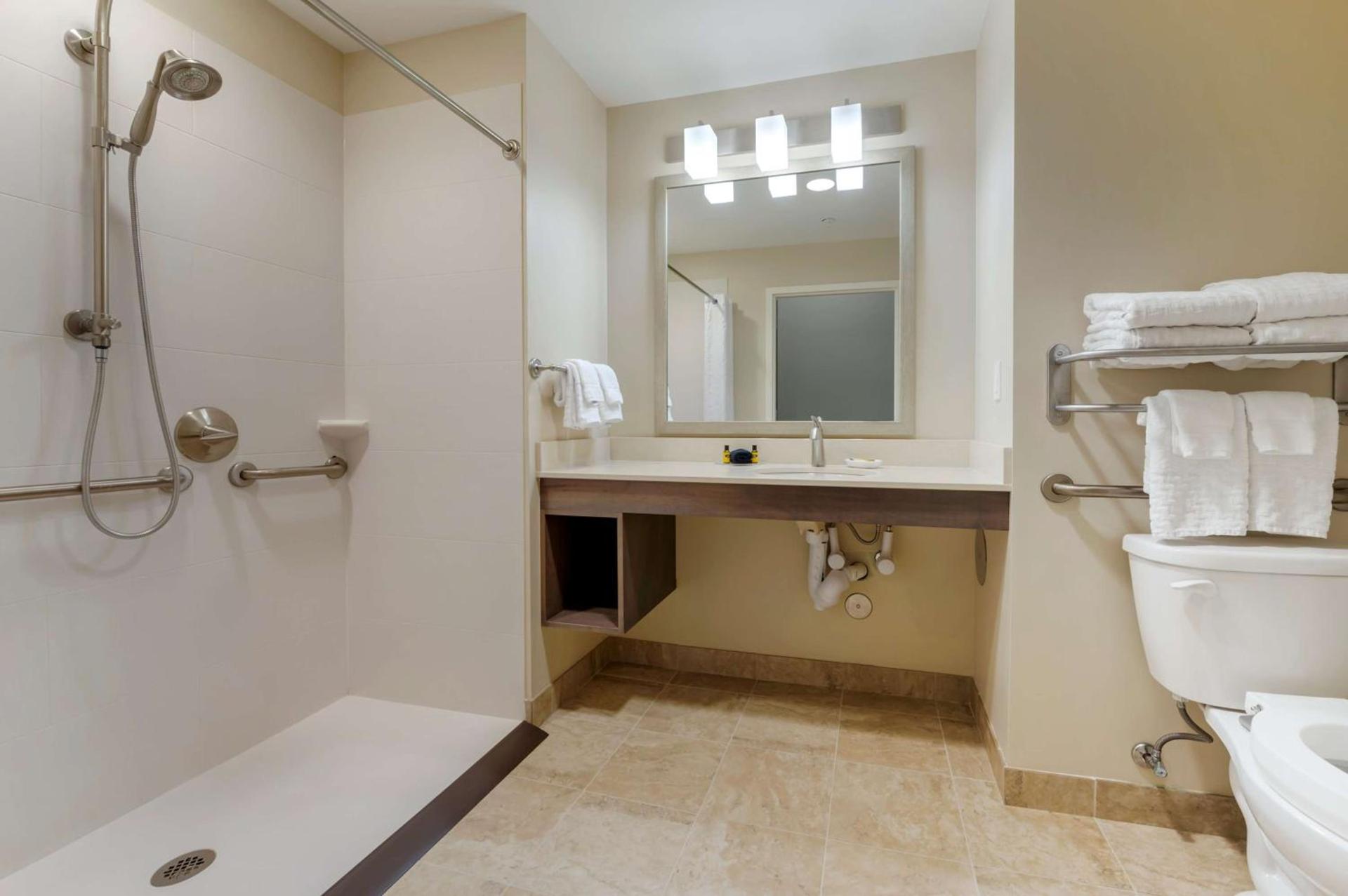 Best Western Plus Centralia Hotel & Suites photo 36