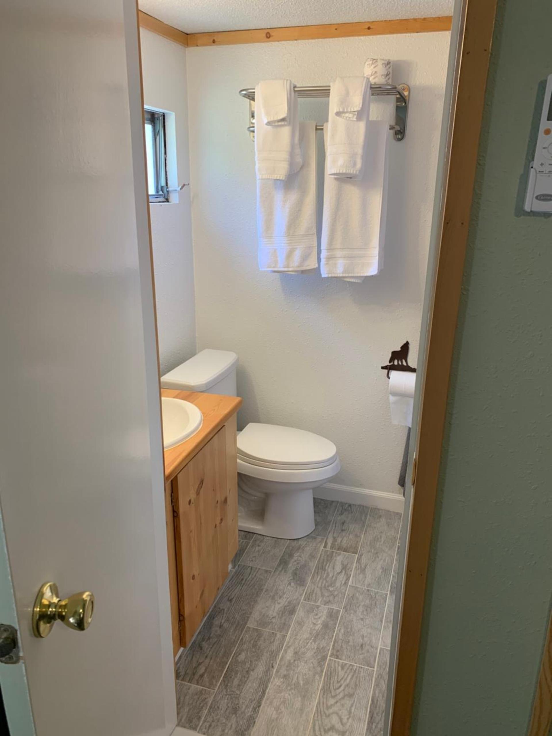 Glacier Haven Inn photo 91
