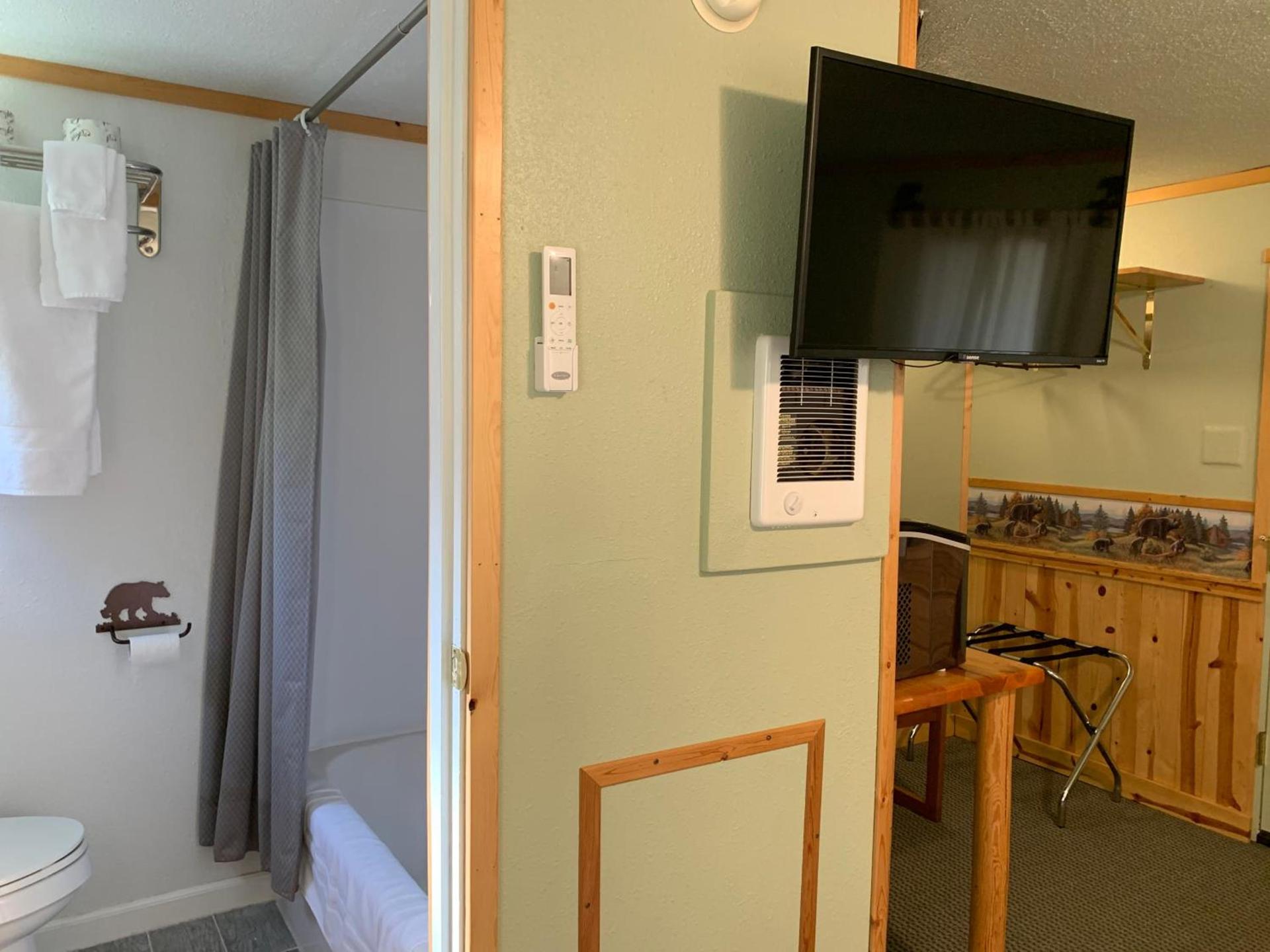 Glacier Haven Inn photo 87