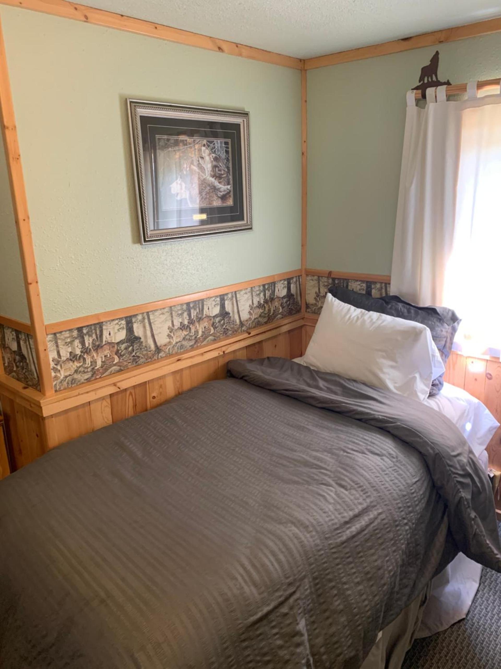 Glacier Haven Inn photo 85